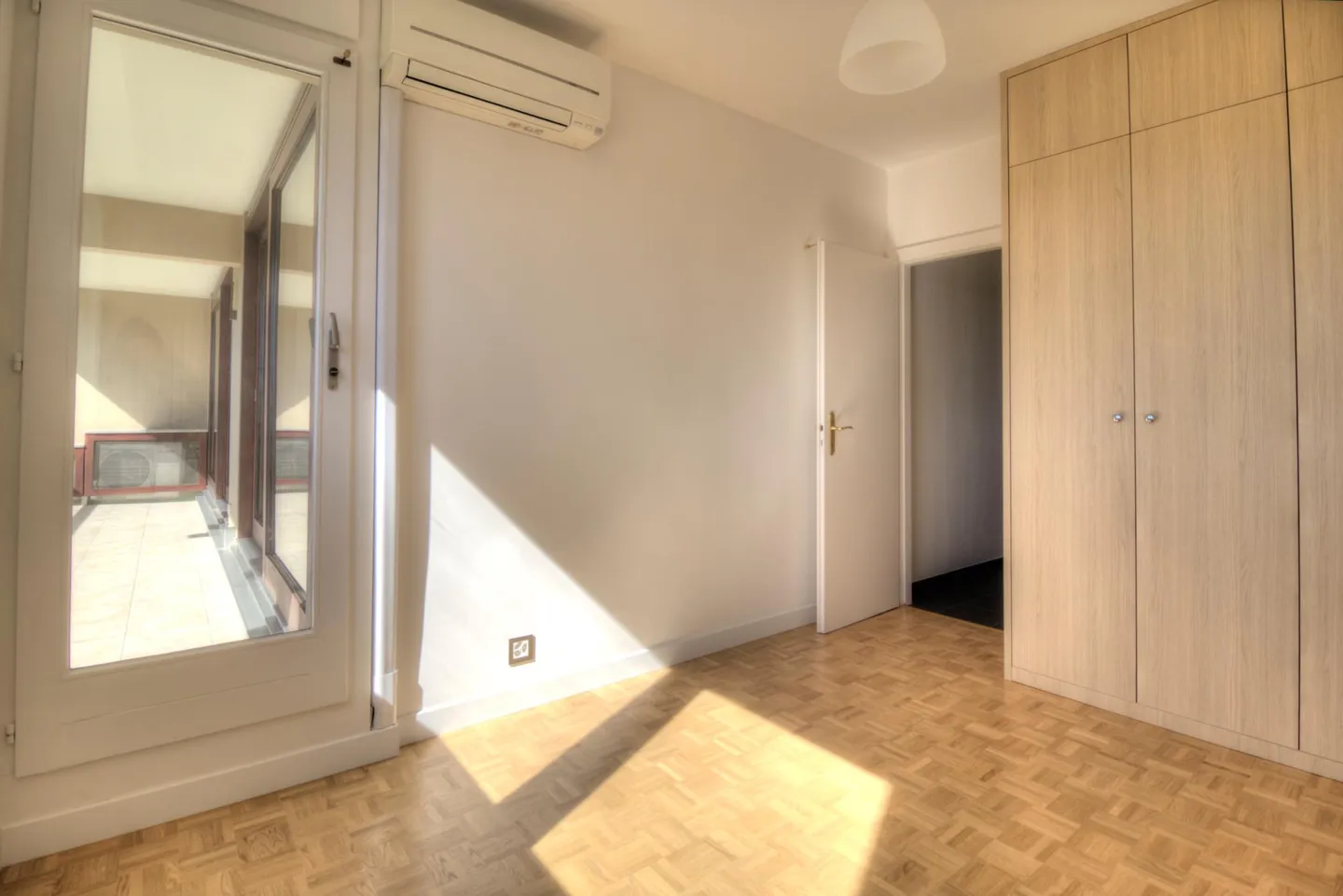 Renovated Apartment with Terrace - Photo 7 of 11