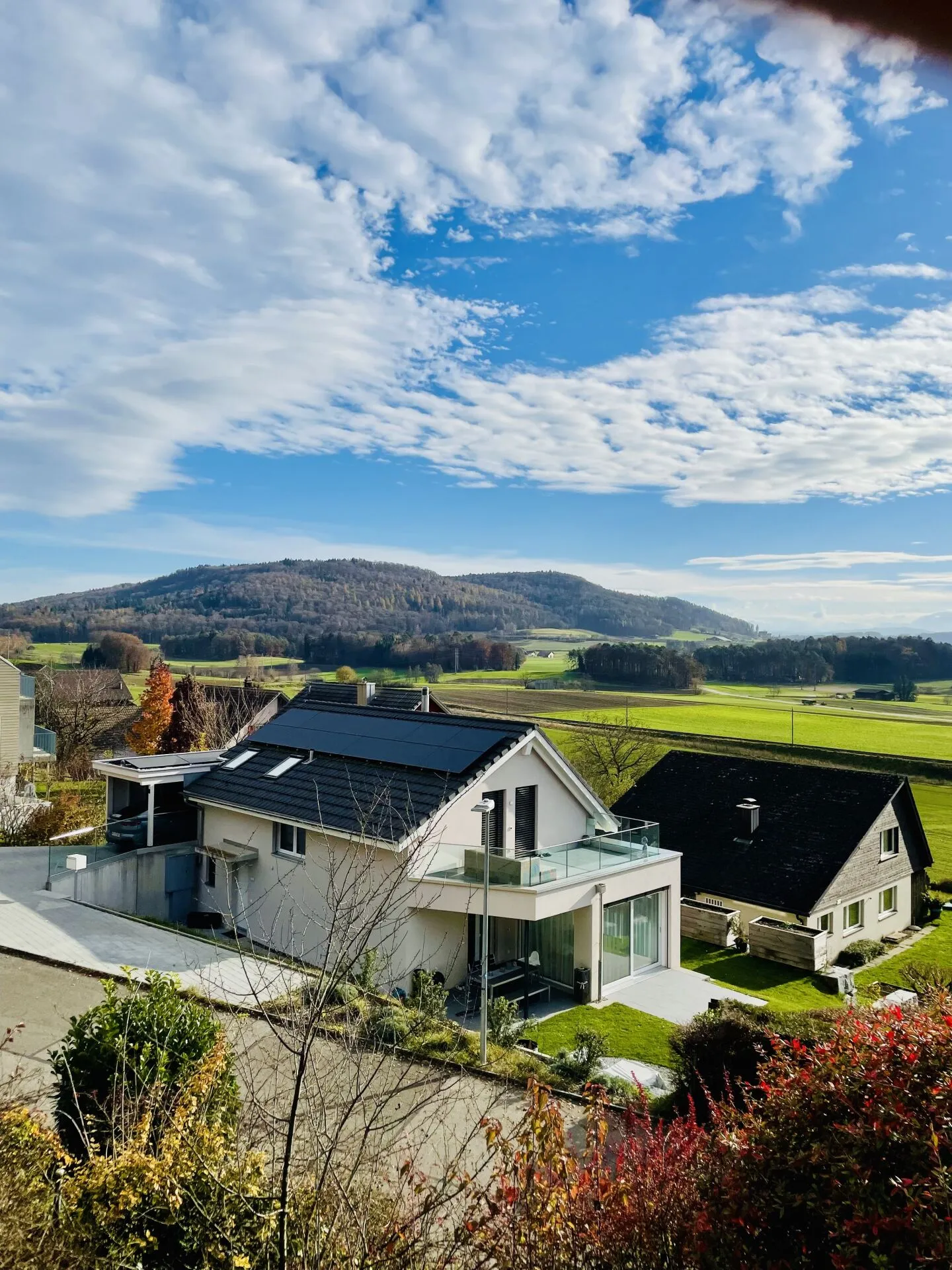 Casa unifamiliare 6 1/2 con galleria e vista sulle montagne - Foto 1 di 11
