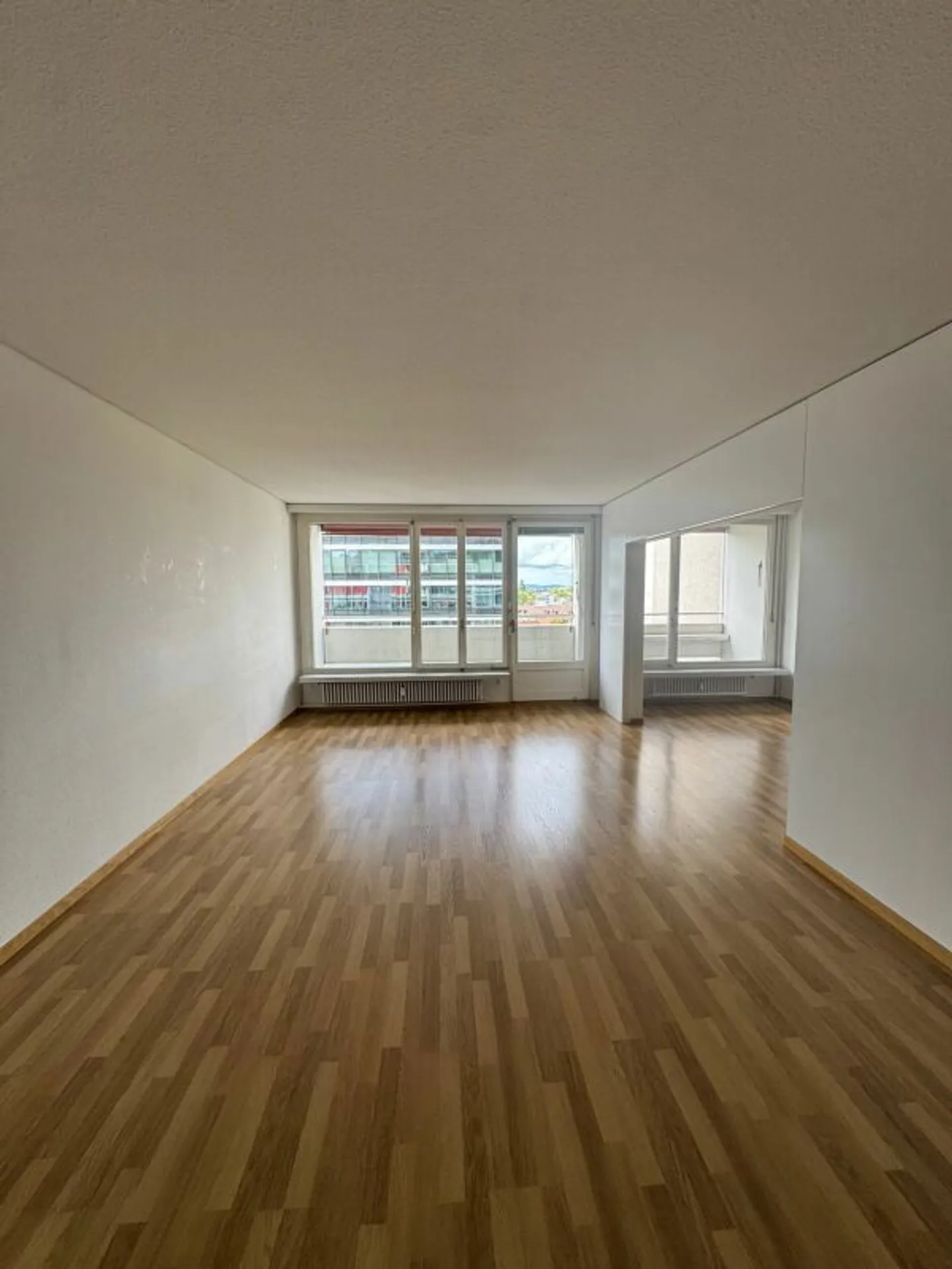 In affitto: spazioso appartamento di 3,5 stanze disponibile subito! - Foto 1 di 11