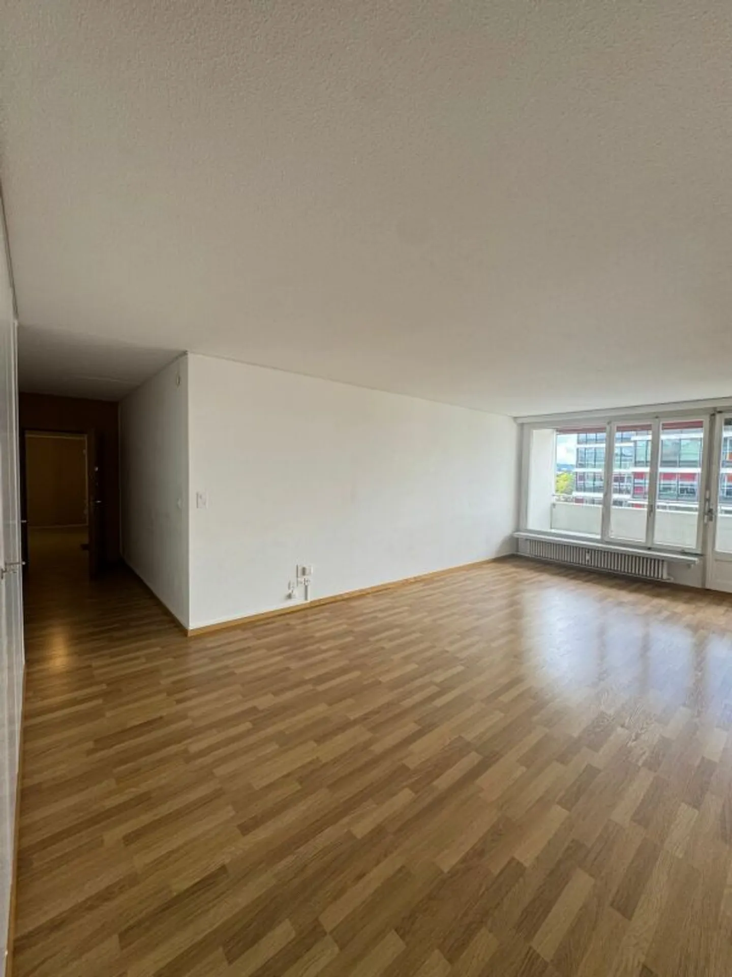 In affitto: spazioso appartamento di 3,5 stanze disponibile subito! - Foto 2 di 11