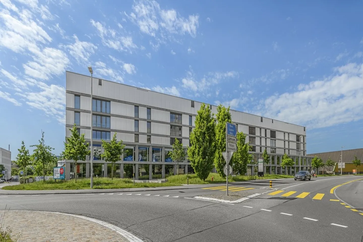 Espace Commercial Polyvalent - Photo 2 sur 9