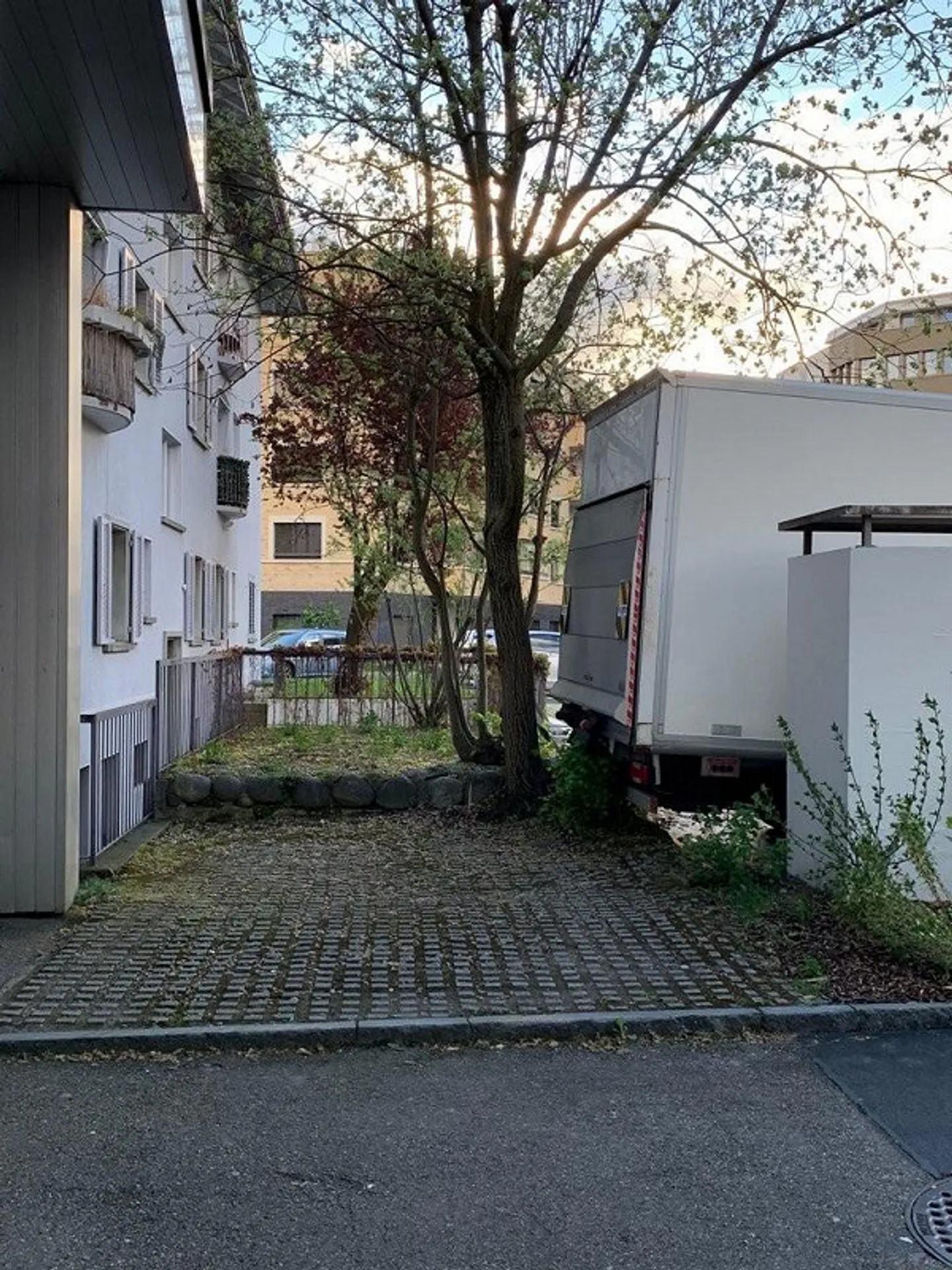 Parking extérieur directement au Hubertus - Photo 1 sur 1