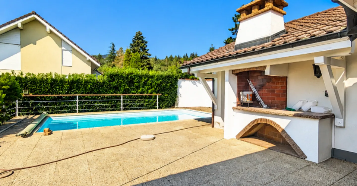 Superbe villa avec piscine et vue - Photo 1 sur 5