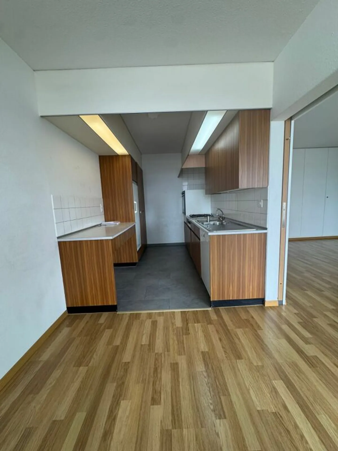 In affitto: spazioso appartamento di 3,5 stanze disponibile subito! - Foto 9 di 11