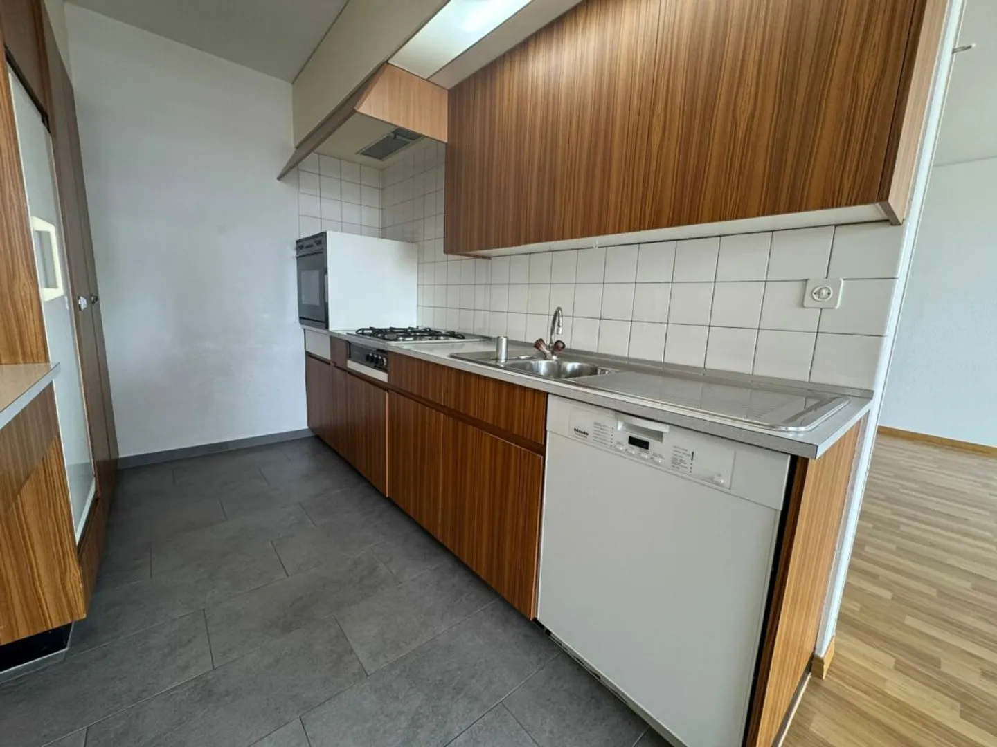 In affitto: spazioso appartamento di 3,5 stanze disponibile subito! - Foto 10 di 11
