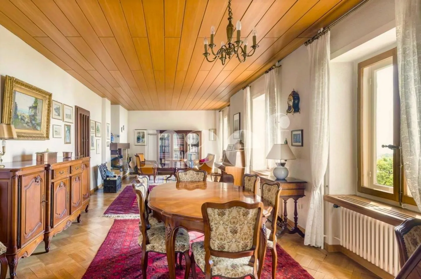 Manor House with Outbuilding - Photo 3 of 10