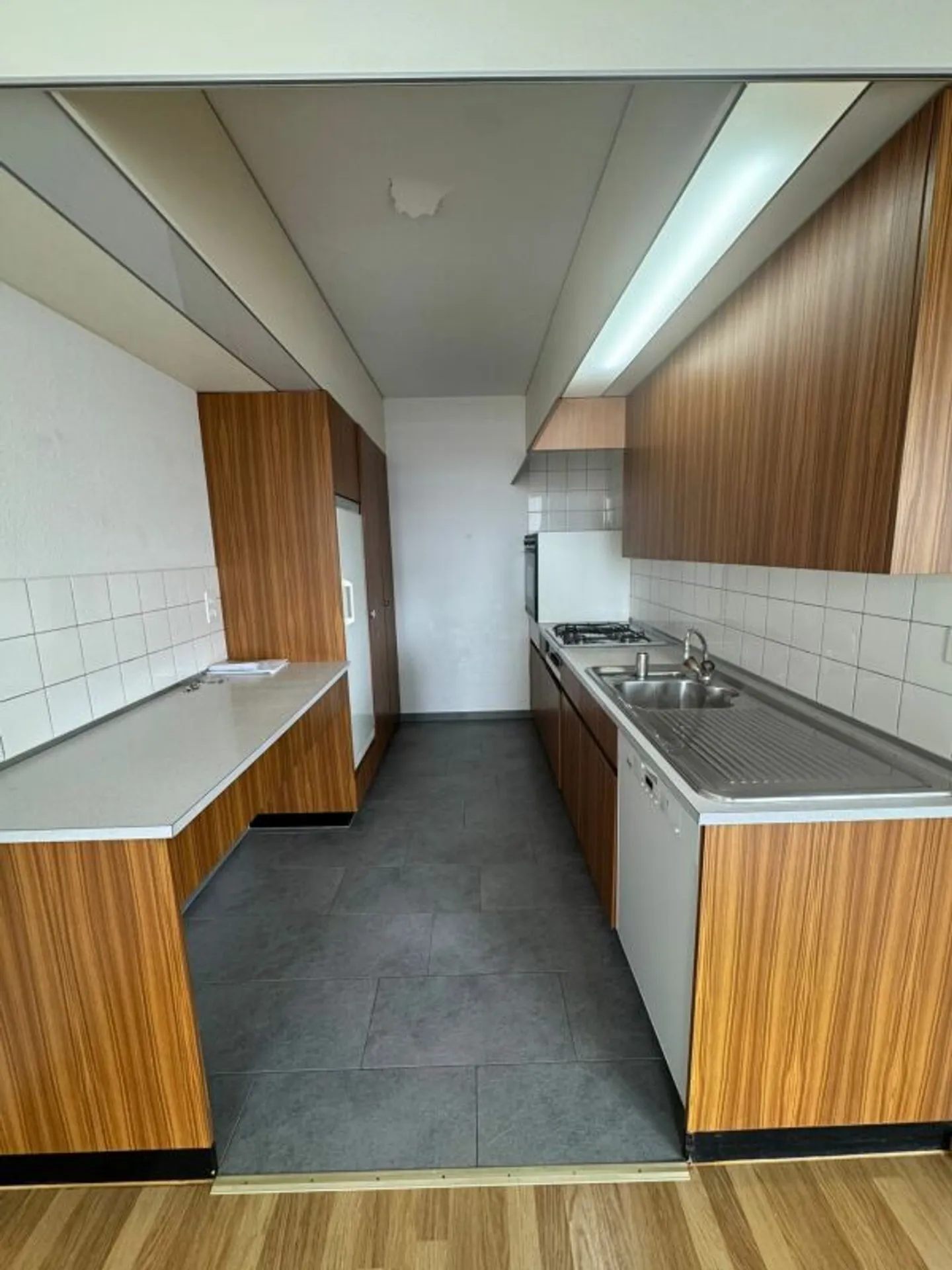 In affitto: spazioso appartamento di 3,5 stanze disponibile subito! - Foto 8 di 11