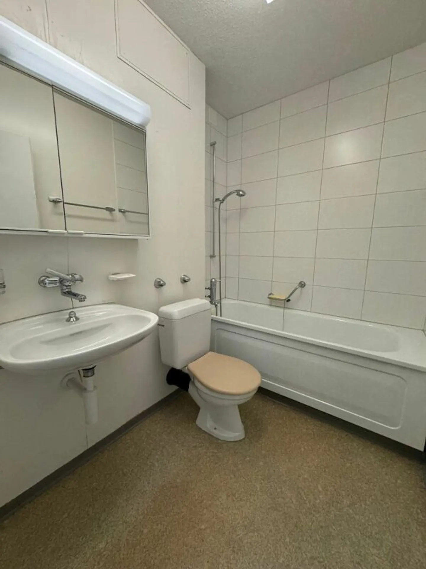 In affitto: spazioso appartamento di 3,5 stanze disponibile subito! - Foto 11 di 11
