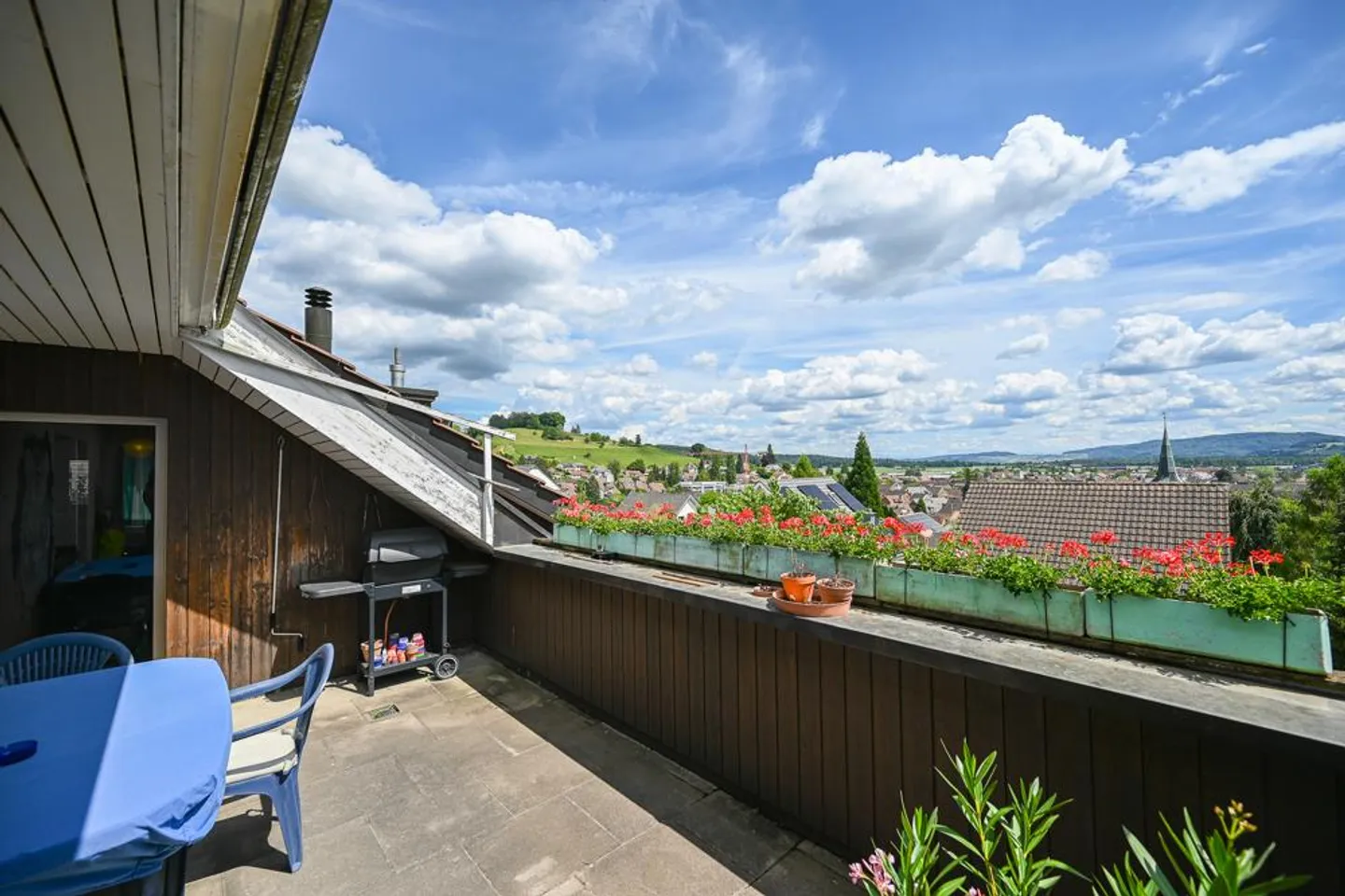 Large residential building for renovation with beautiful view - Photo 6 of 7