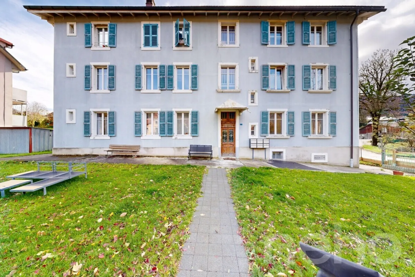Propriété d'investissement avec jardin - Photo 1 sur 12