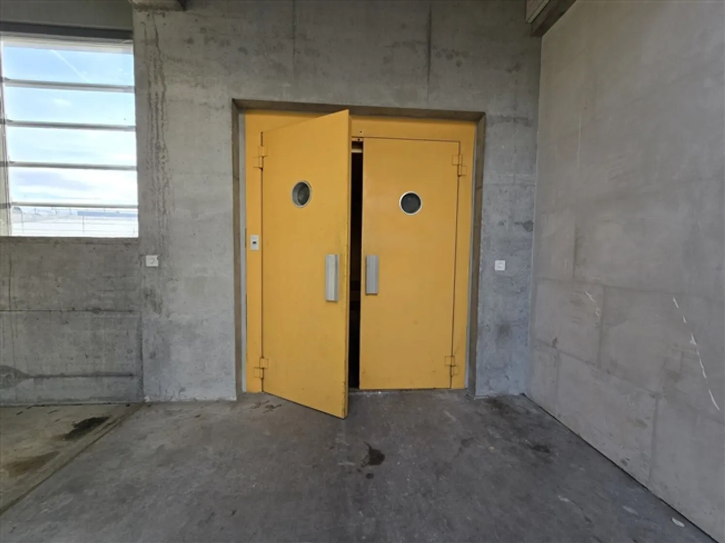 Eccellente posizione – Atelier / Magazzino – 130m² – Crissier - Foto 3 di 7