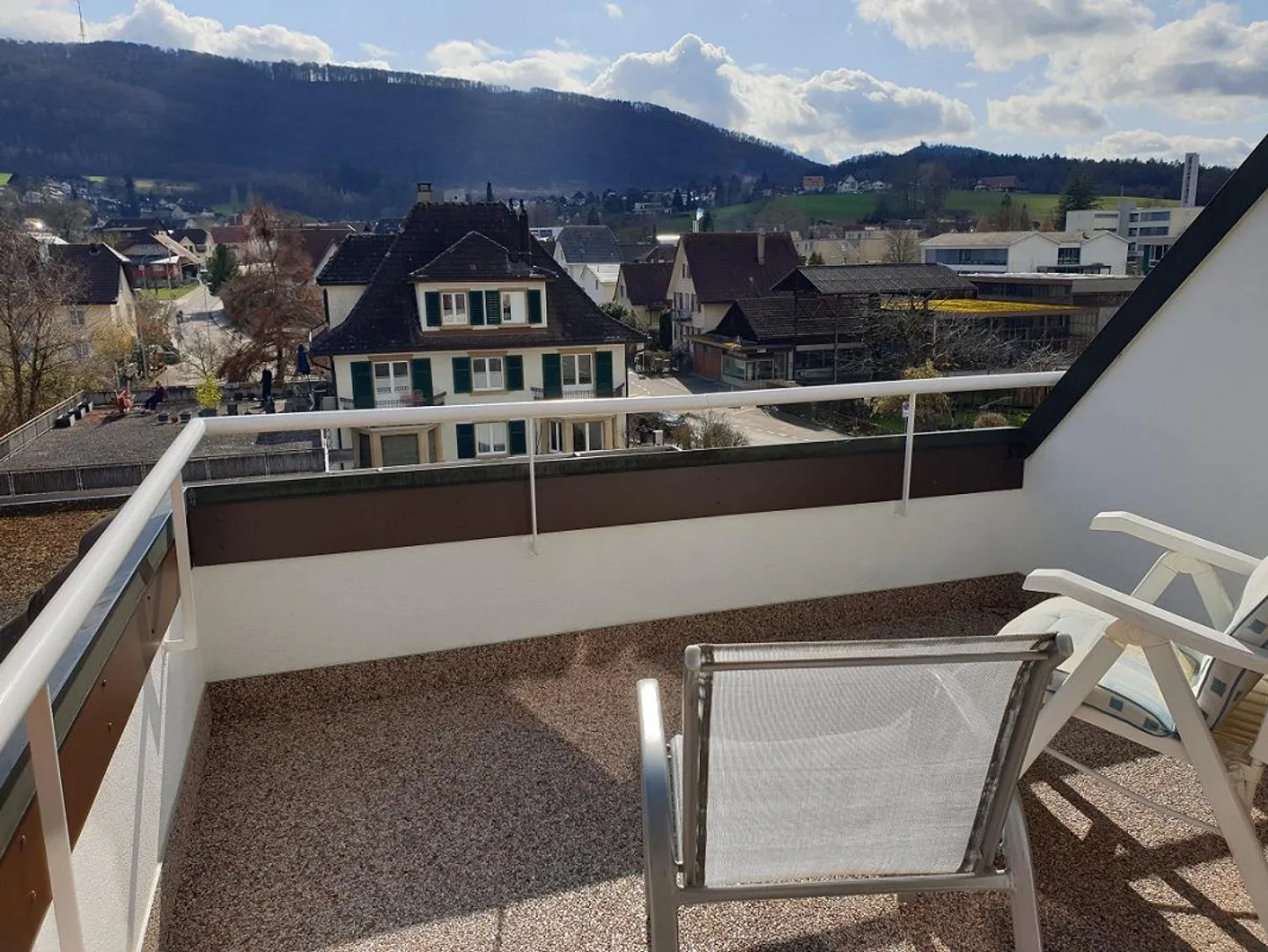 Appartamento affascinante con 3 camere da letto, balcone, giardino e vista panoramica - Foto 1 di 14