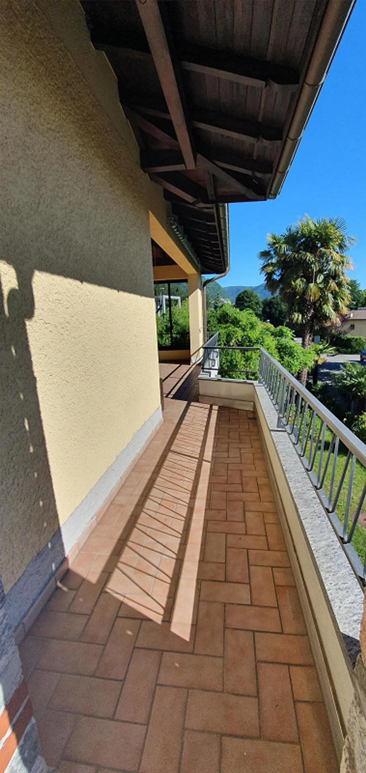 Appartamento spazioso e luminoso con giardino - Foto 7 di 16