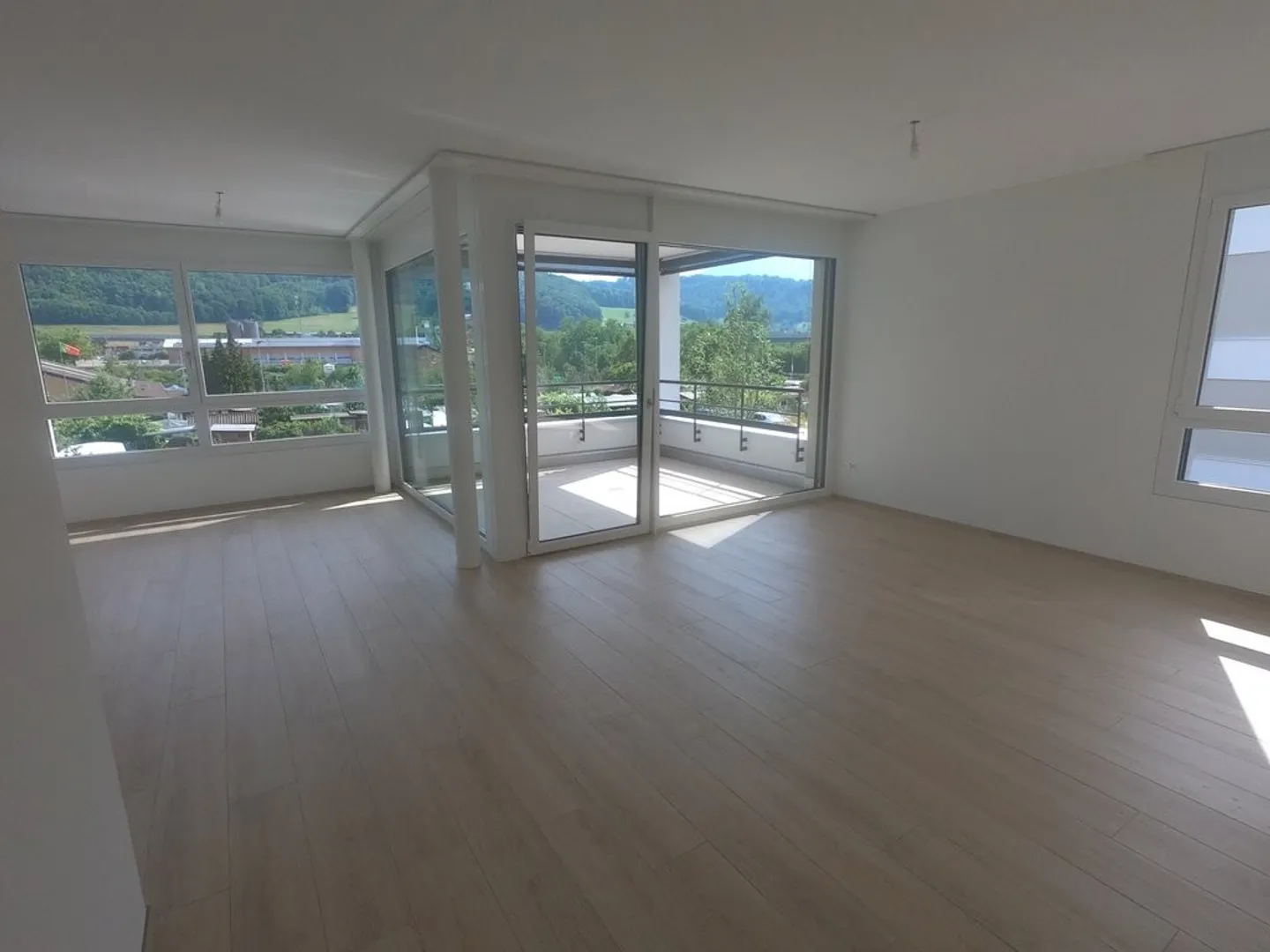 Appartamento moderno di 3,5 stanze con vista sul verde - Foto 2 di 7