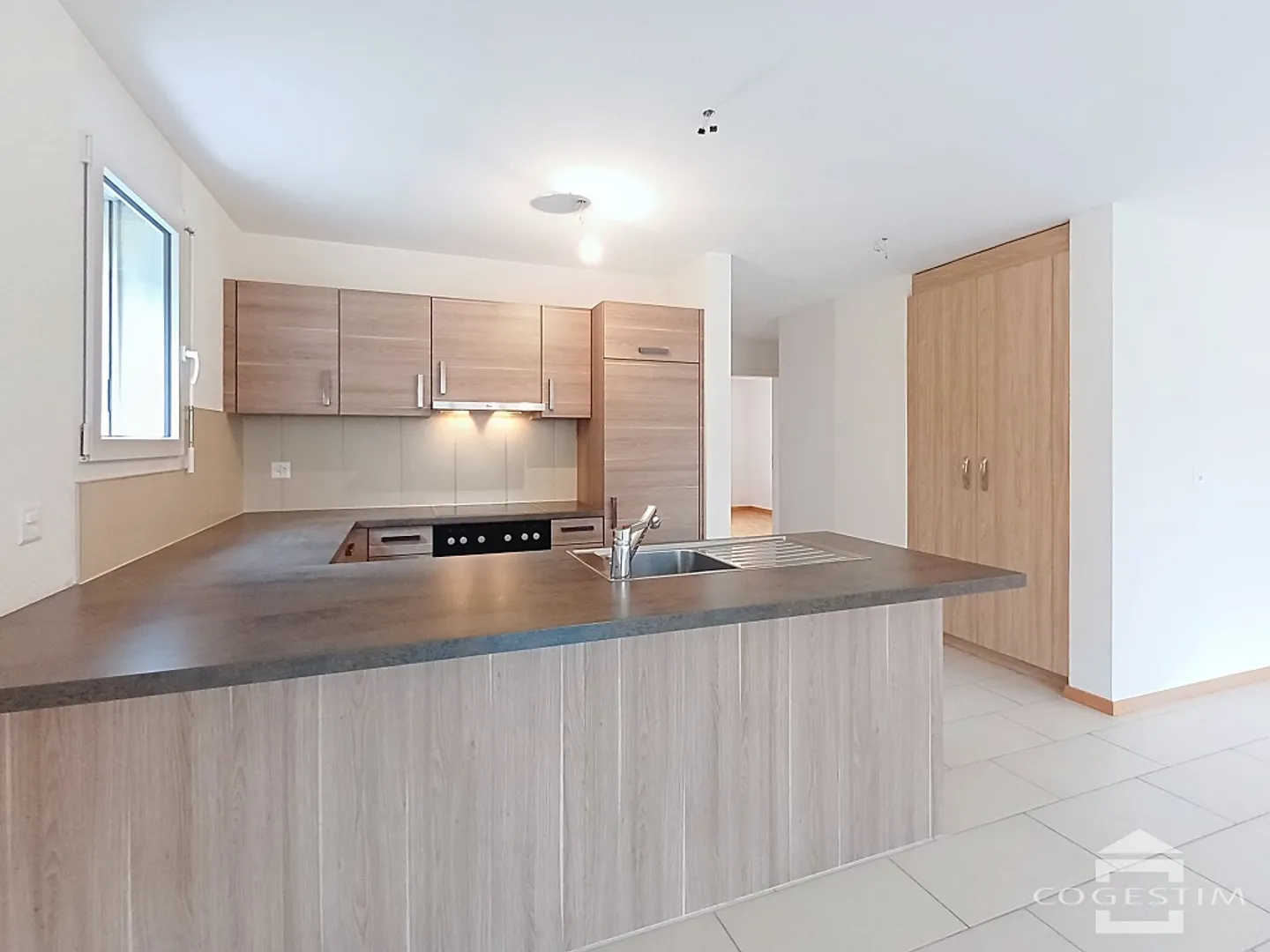 3.5 Room Apartment - Photo 2 of 13