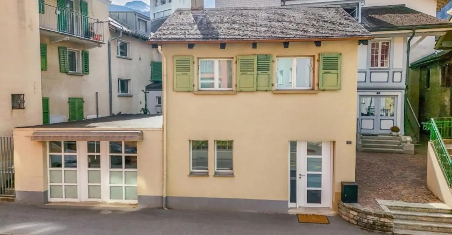Opportunité de logement charmante au centre de Brig - Photo 1 sur 12