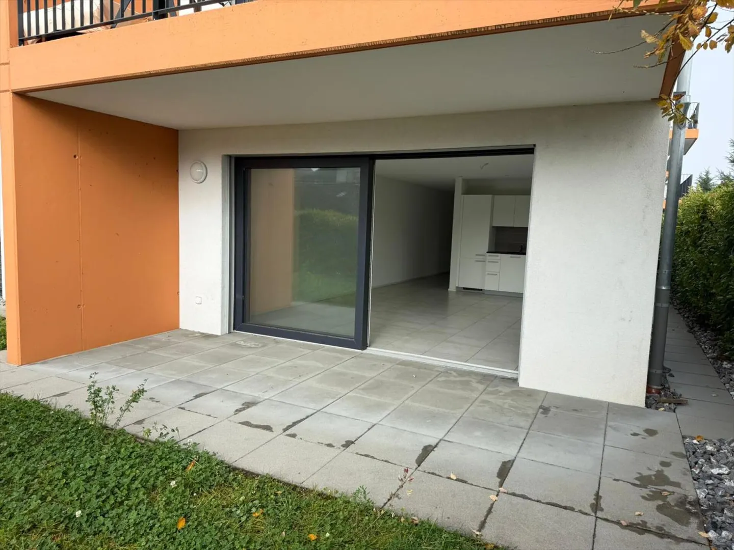 Magnifique appartement neuf de 2.5 pièces avec terrasse - Photo 2 sur 13