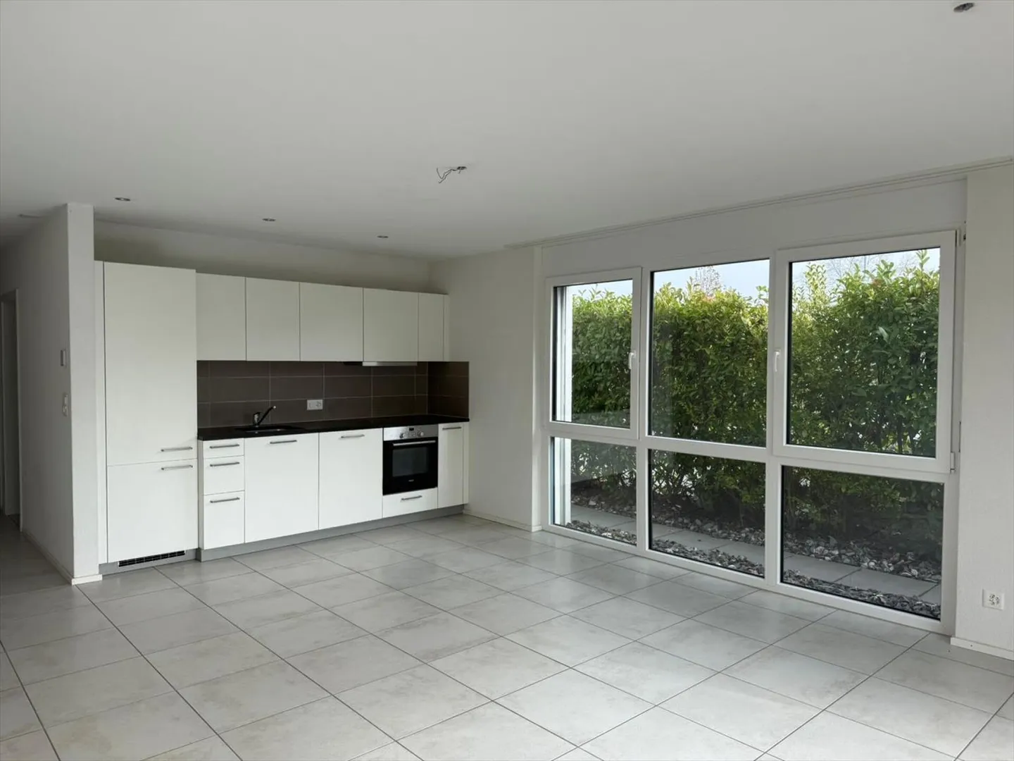 Magnifique appartement neuf de 2.5 pièces avec terrasse - Photo 4 sur 13