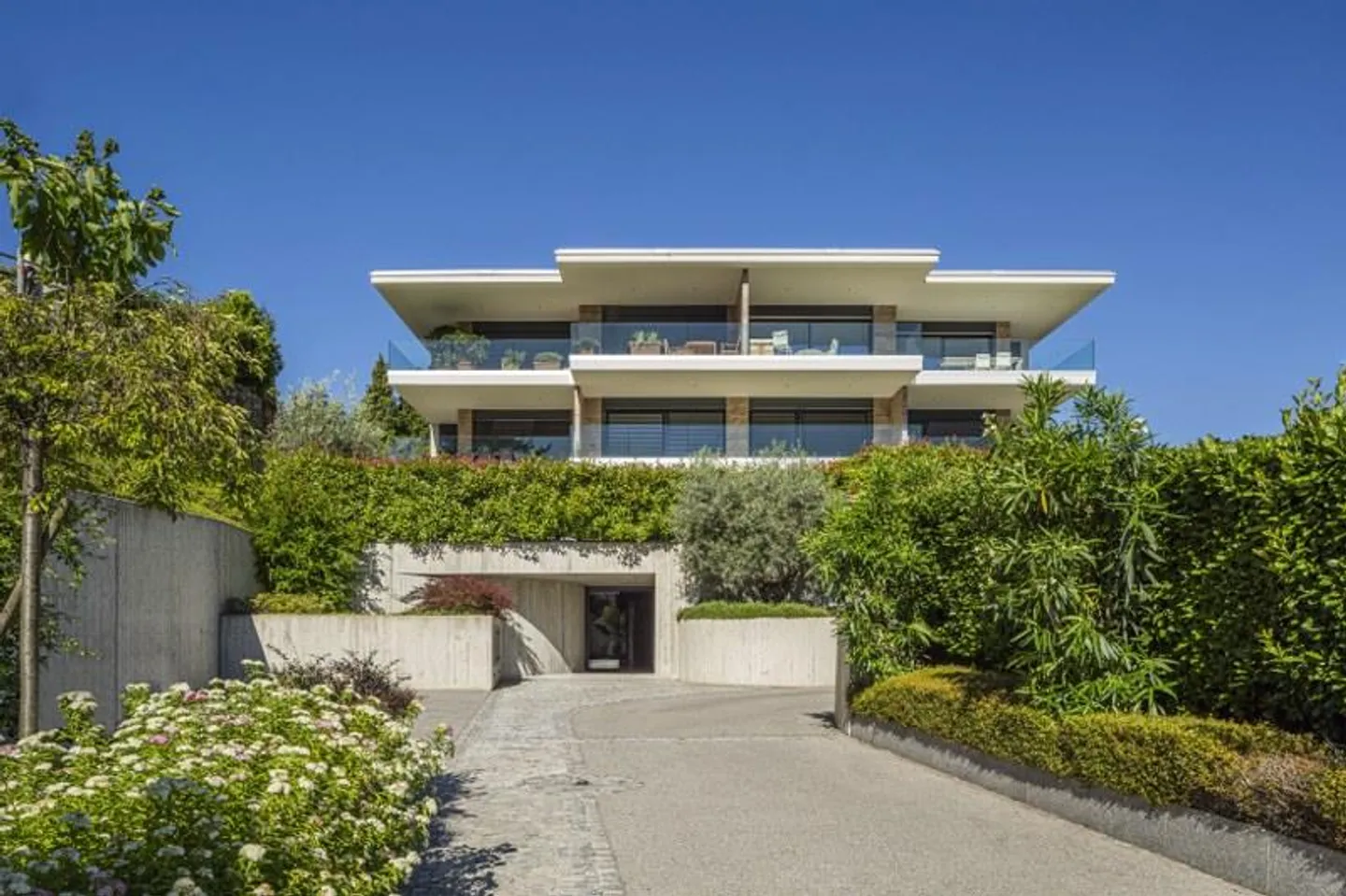 Appartement 3,5 pièces avec grande terrasse et vue dégagée sur les montagnes - Photo 1 sur 13