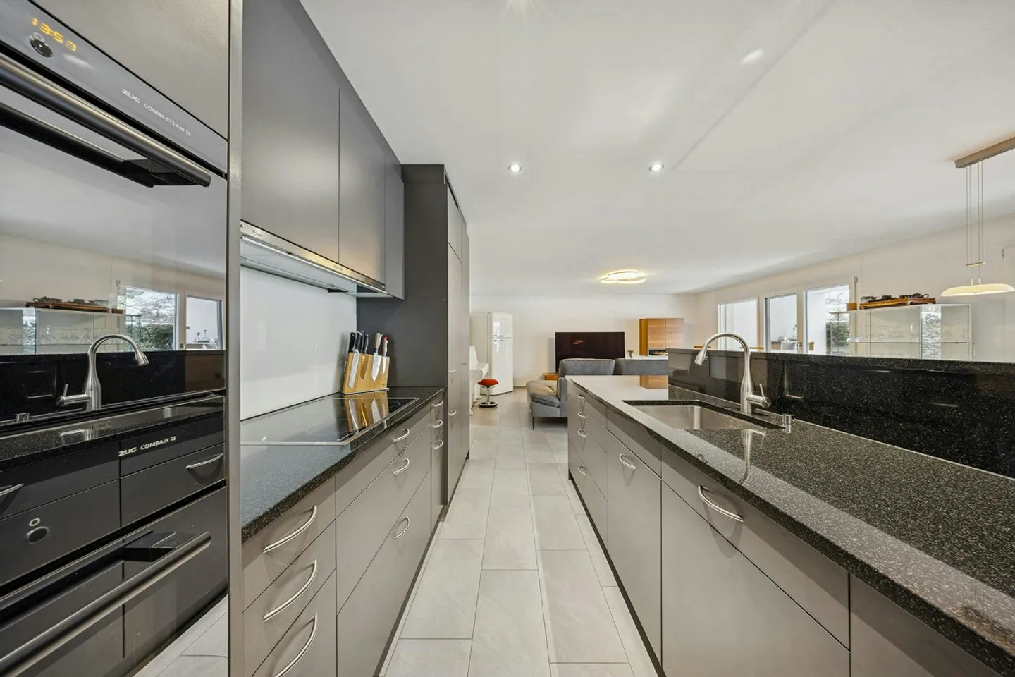 Maisonette moderna di 4,5 stanze con giardino a Bubikon - Foto 4 di 13