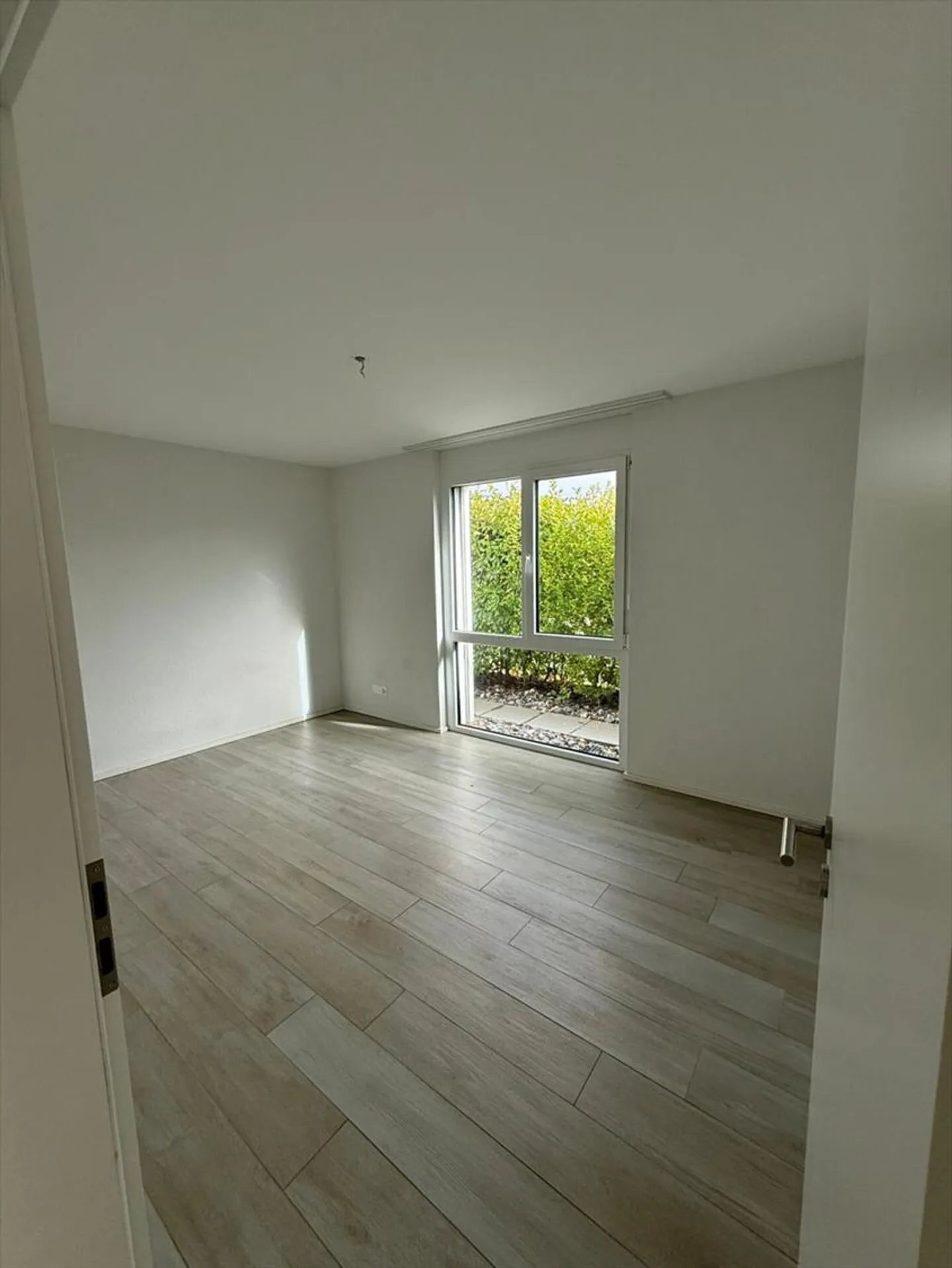 Magnifique appartement neuf de 2.5 pièces avec terrasse - Photo 9 sur 13