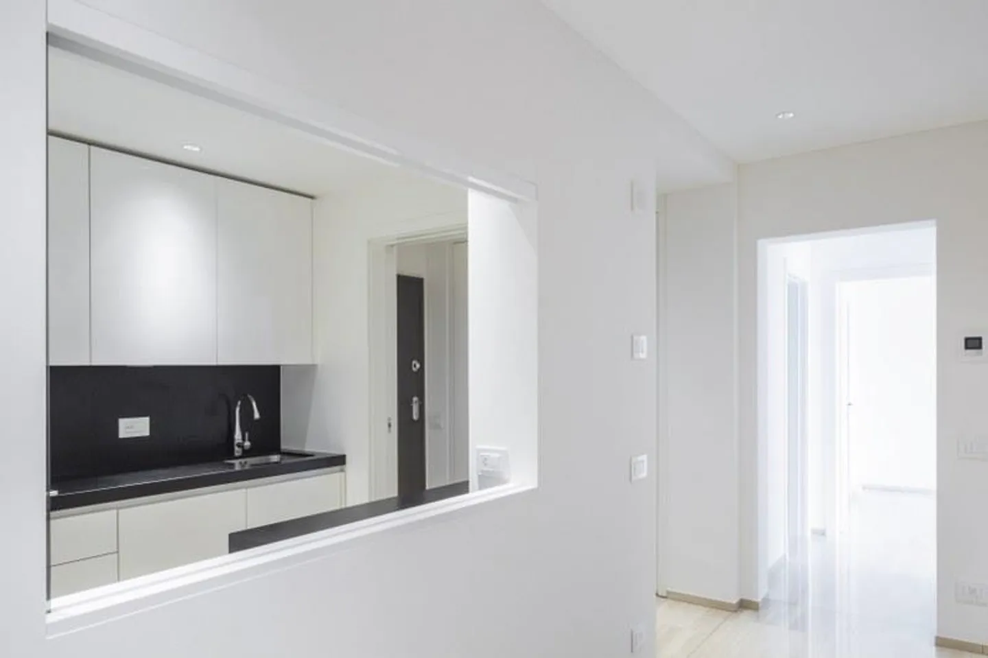 Appartement 3,5 pièces avec grande terrasse et vue dégagée sur les montagnes - Photo 3 sur 13