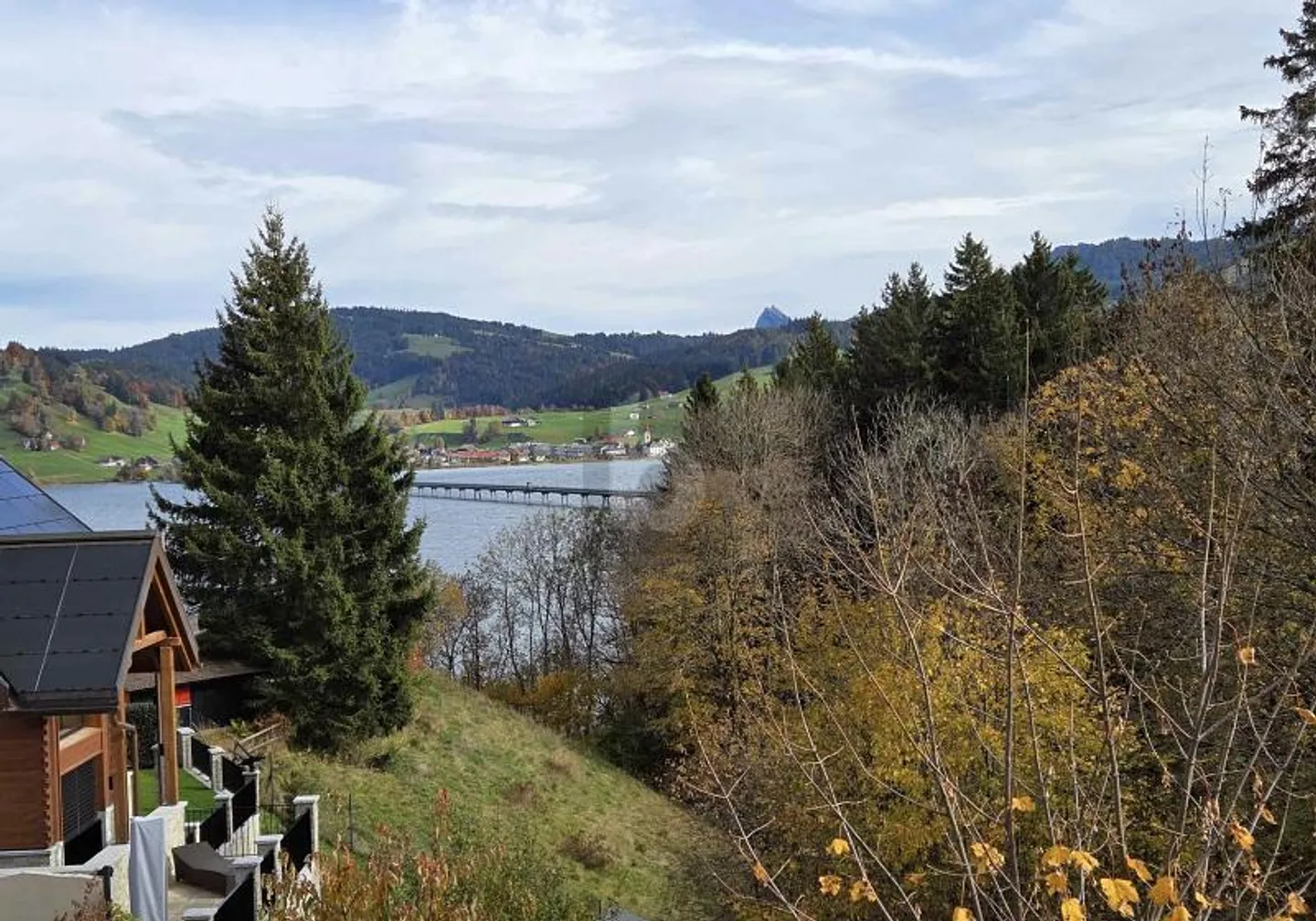 HOCHWERTIG, ERSTBEZUG, NATURNAH MIT SEESICHT - Foto 1 von 6