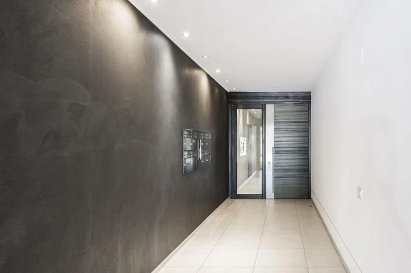 Appartement 3,5 pièces avec grande terrasse et vue dégagée sur les montagnes - Photo 13 sur 13