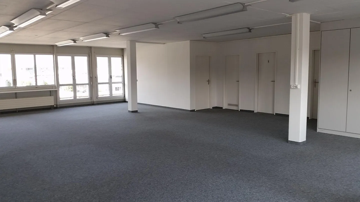 Bureau Attique Lumineux avec Infrastructure de Base - Photo 2 sur 13