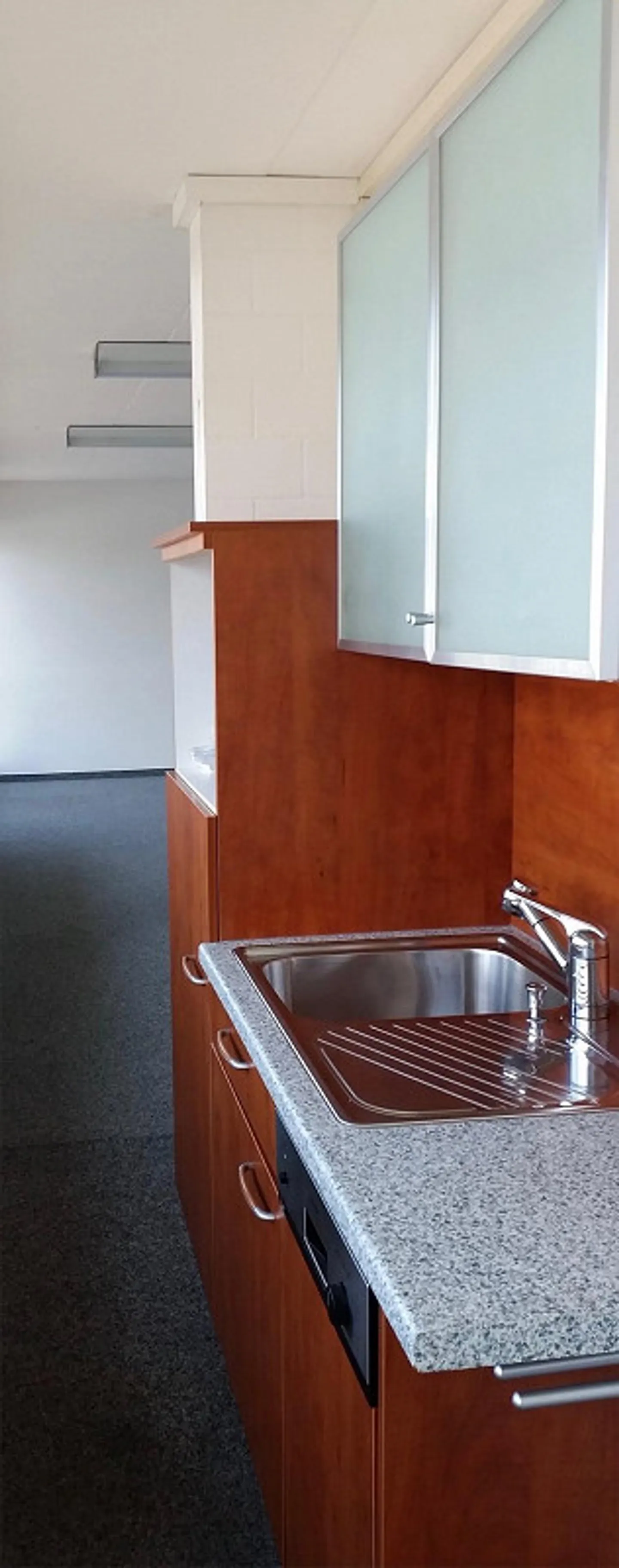 Bureau Attique Lumineux avec Infrastructure de Base - Photo 11 sur 13