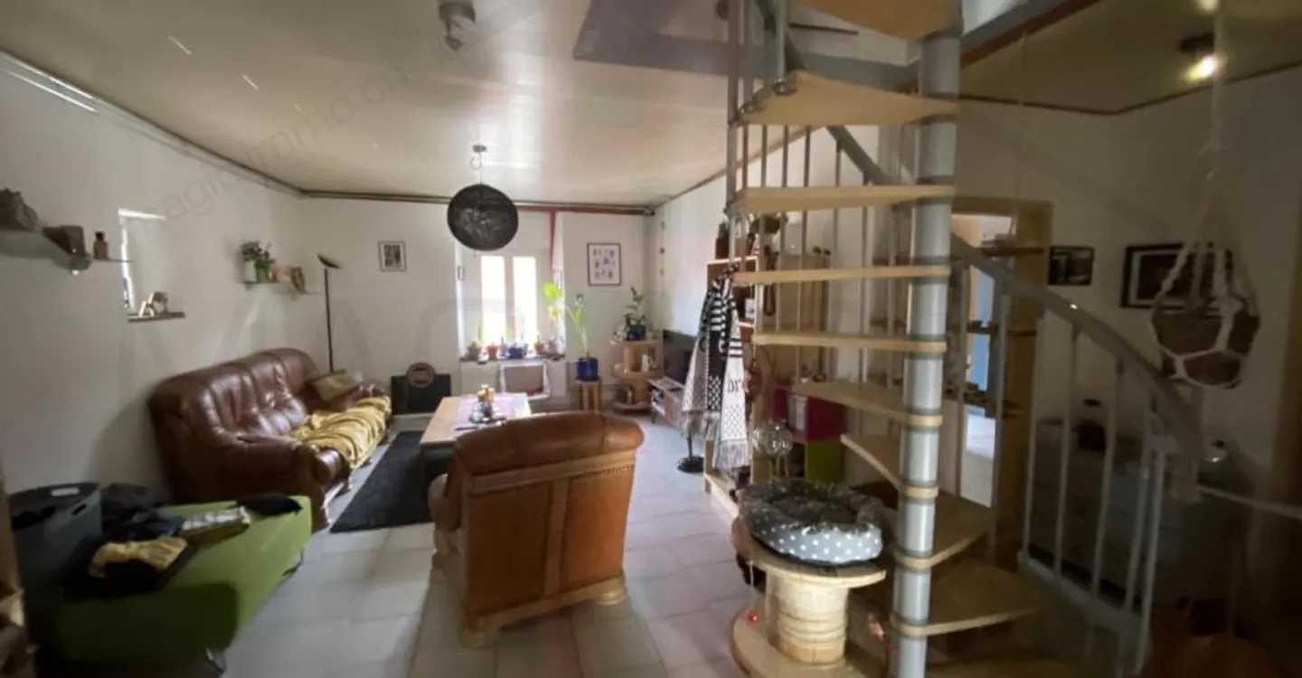 Charming Duplex Apartment - Photo 3 of 6