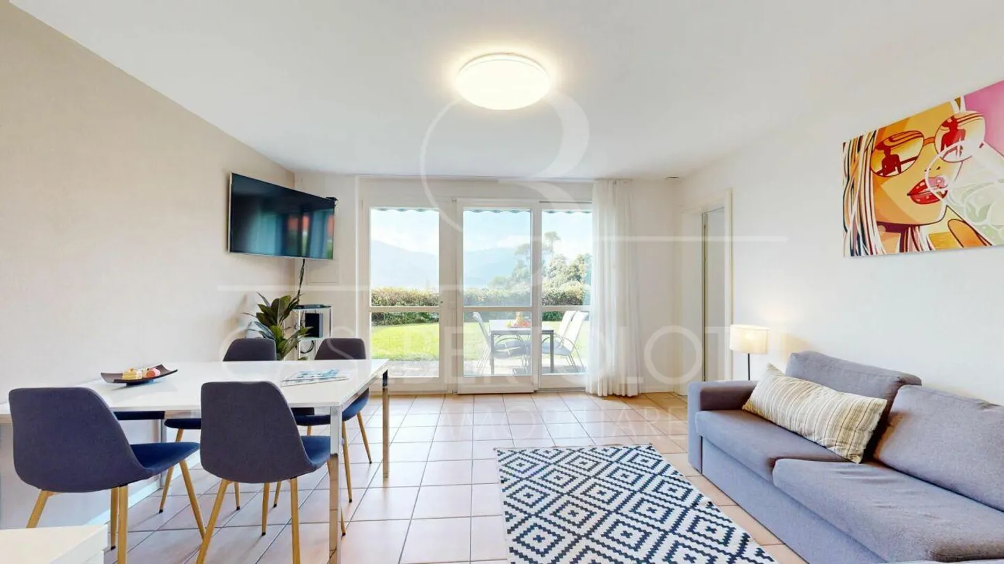 Appartamento con giardino soleggiato, vista lago, jacuzzi e piscina a Vairano - Foto 8 di 14