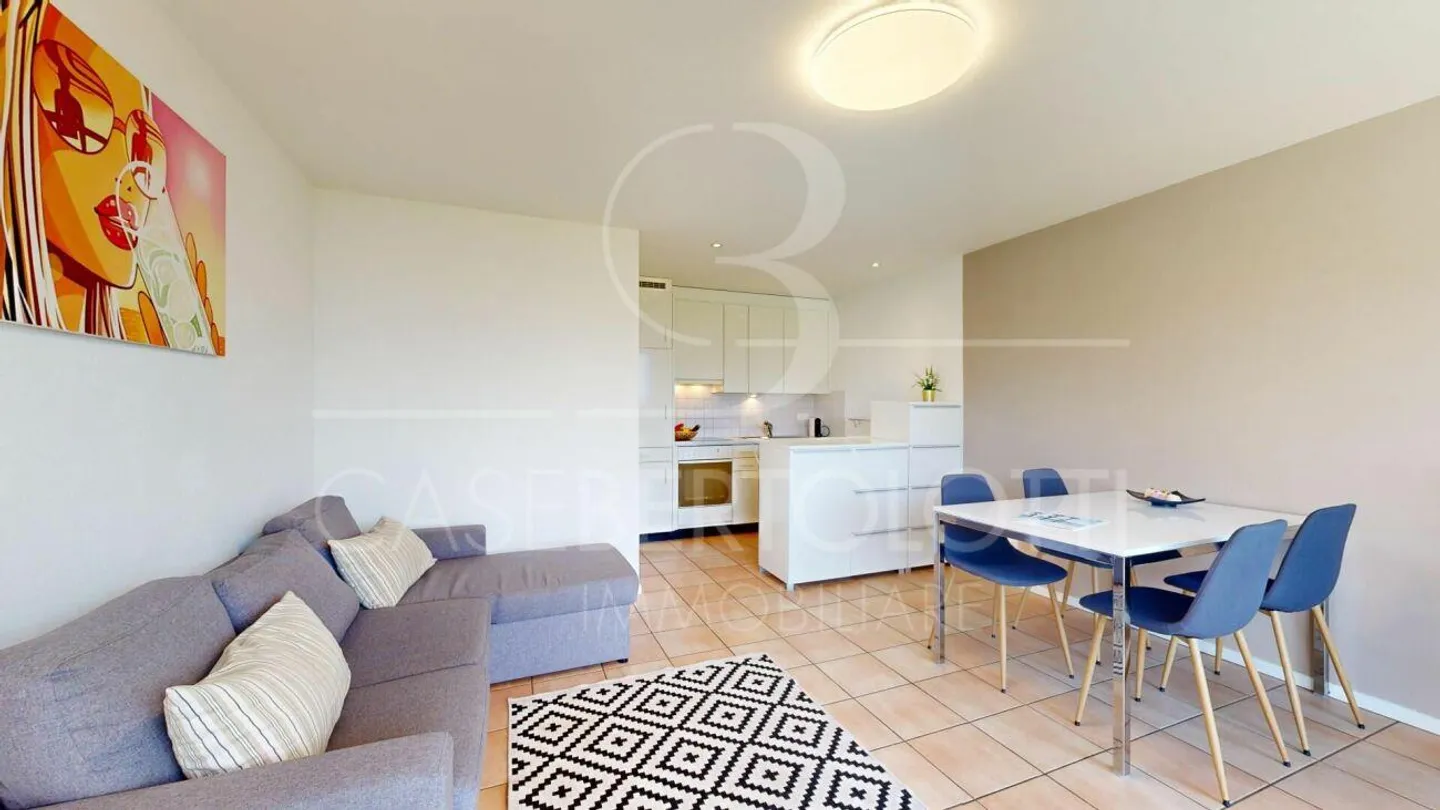 Appartamento con giardino soleggiato, vista lago, jacuzzi e piscina a Vairano - Foto 9 di 14