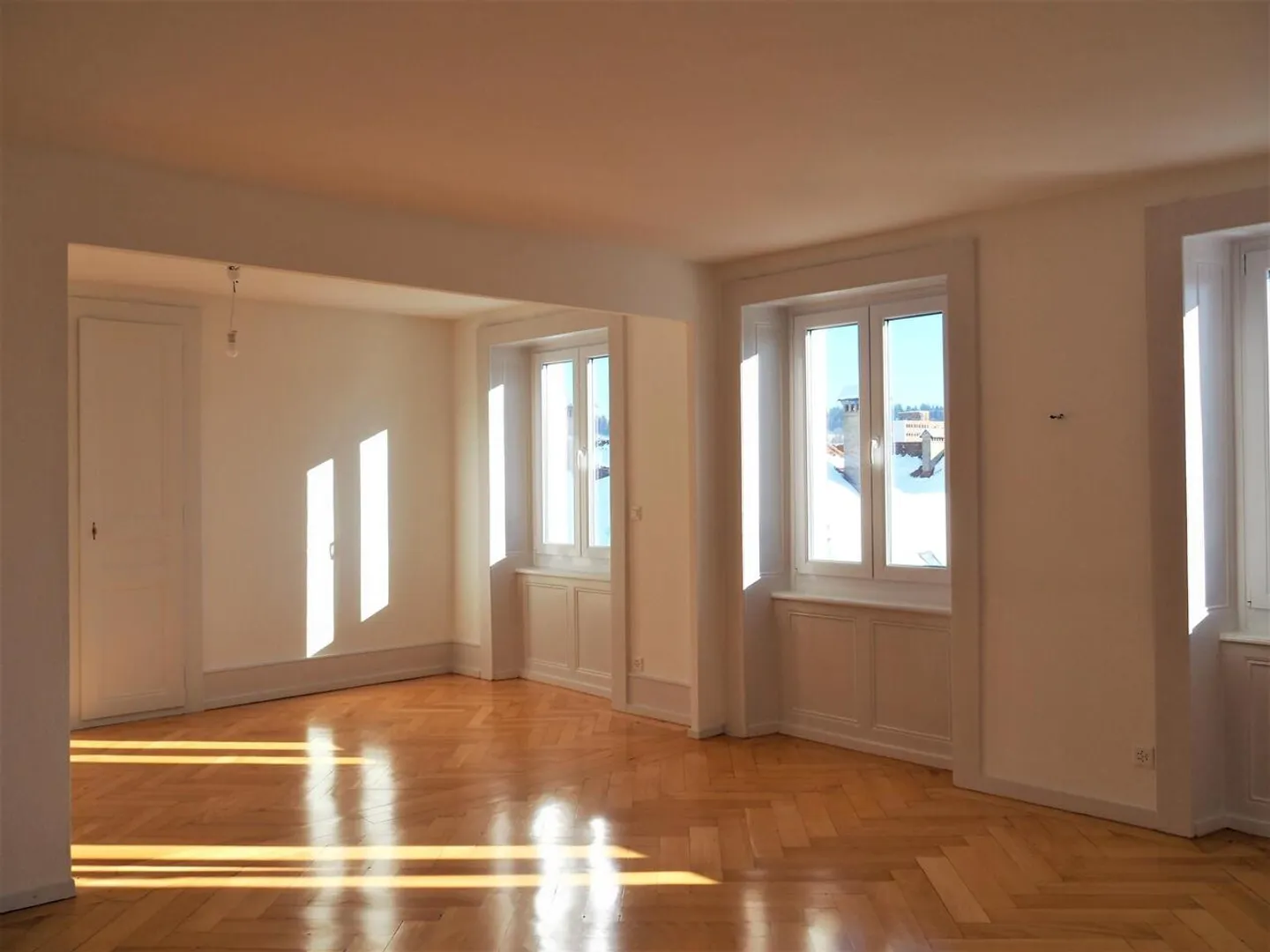 Zu vermieten in La Chaux-de-Fonds? Großes 3.5-Zimmer-Wohnung mit Balkon - Foto 1 von 8