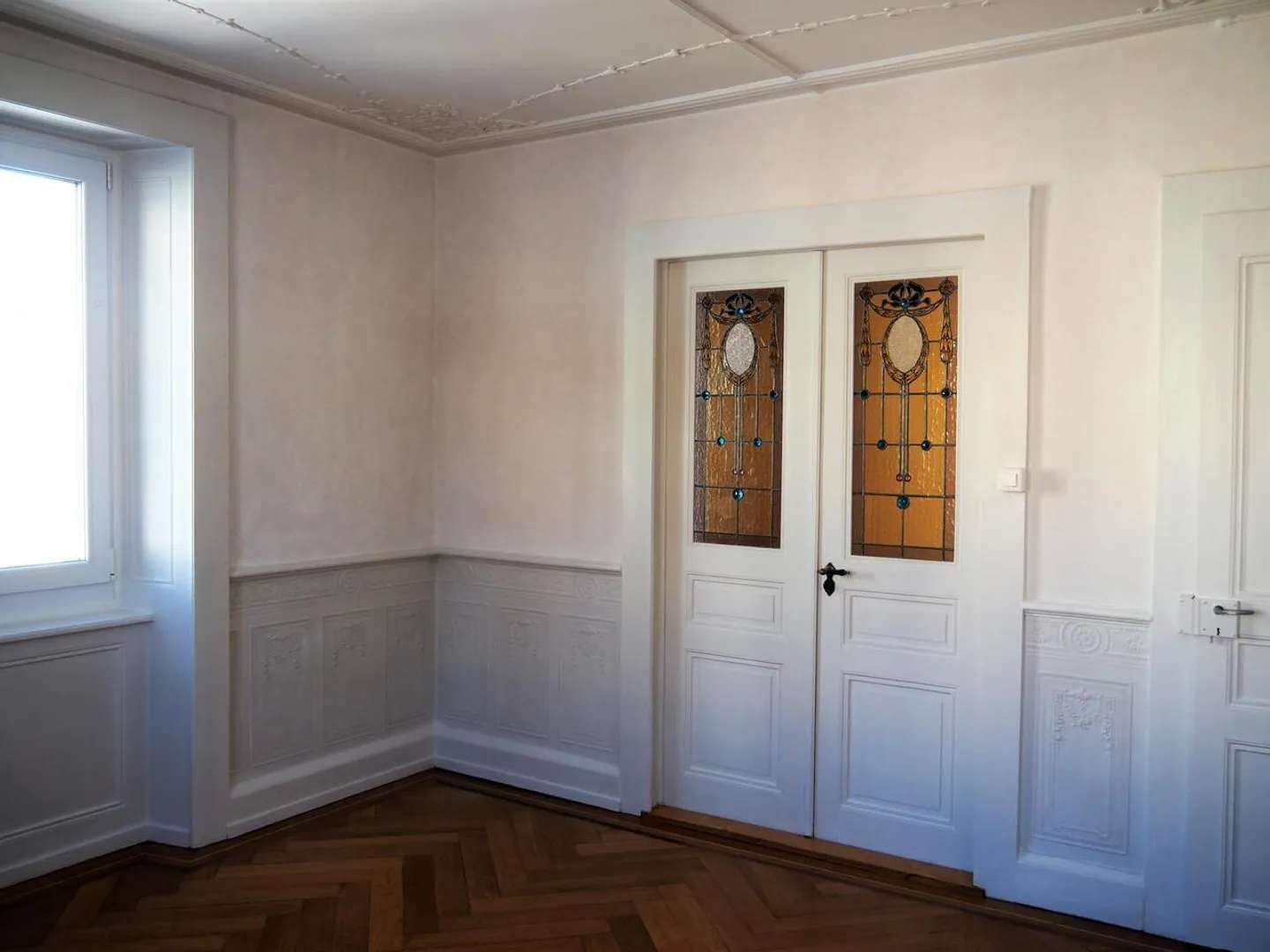 Zu vermieten in La Chaux-de-Fonds? Großes 3.5-Zimmer-Wohnung mit Balkon - Foto 2 von 8