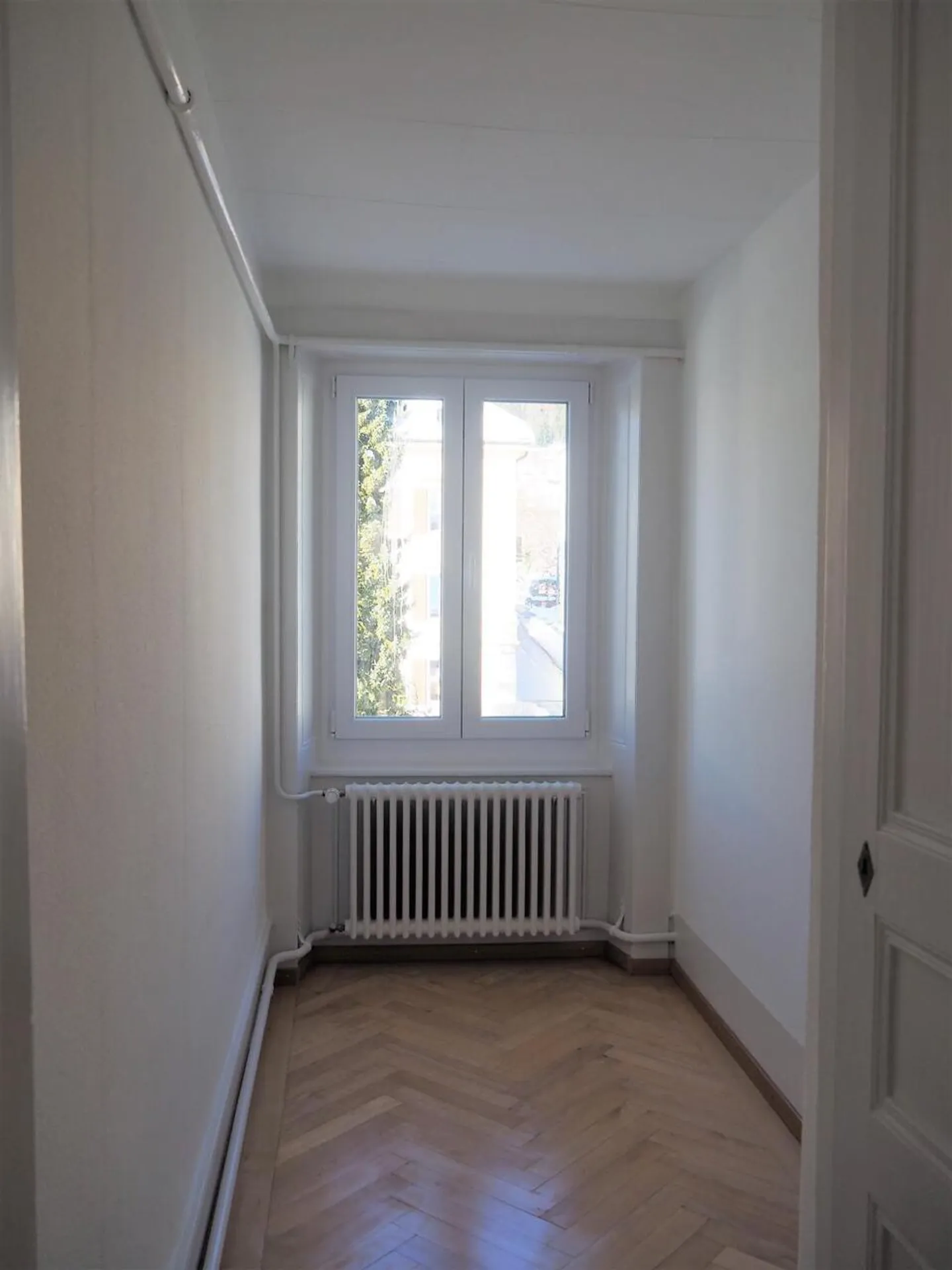 Zu vermieten in La Chaux-de-Fonds? Großes 3.5-Zimmer-Wohnung mit Balkon - Foto 3 von 8