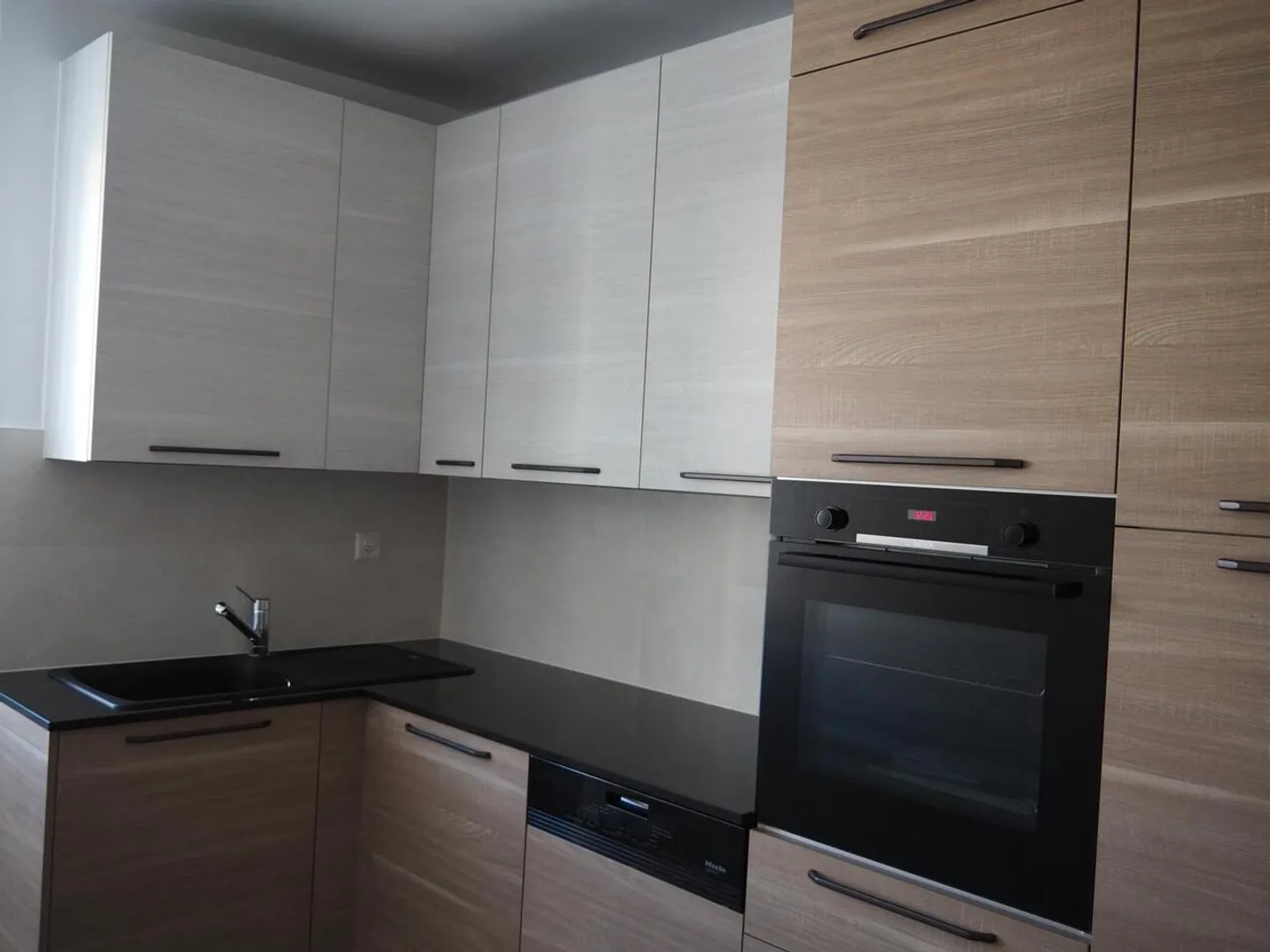 Zu vermieten in La Chaux-de-Fonds? Großes 3.5-Zimmer-Wohnung mit Balkon - Foto 5 von 8