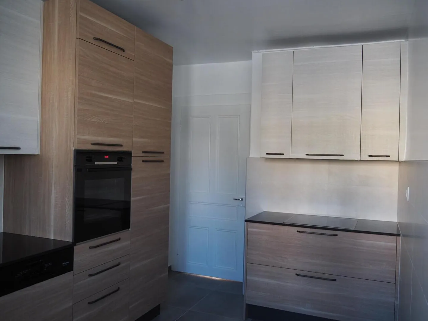 Zu vermieten in La Chaux-de-Fonds? Großes 3.5-Zimmer-Wohnung mit Balkon - Foto 4 von 8