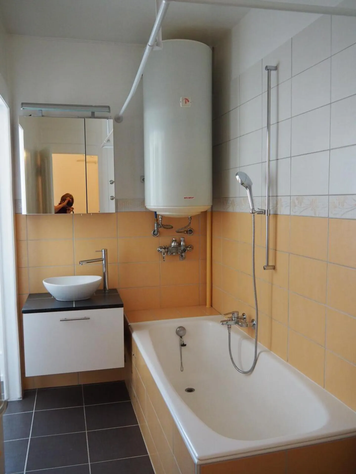 Zu vermieten in La Chaux-de-Fonds? Großes 3.5-Zimmer-Wohnung mit Balkon - Foto 6 von 8