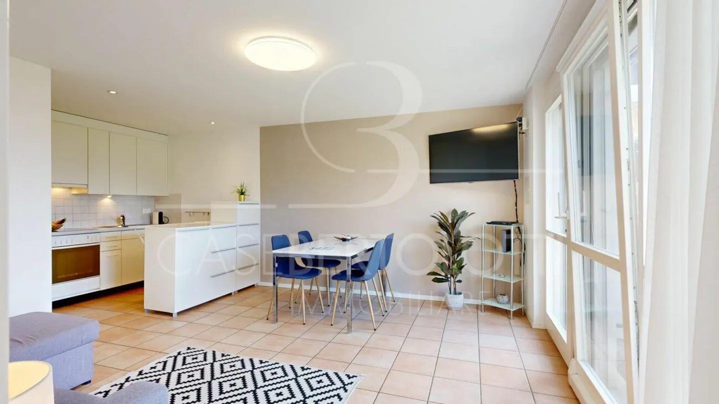 Appartamento con giardino soleggiato, vista lago, jacuzzi e piscina a Vairano - Foto 10 di 14