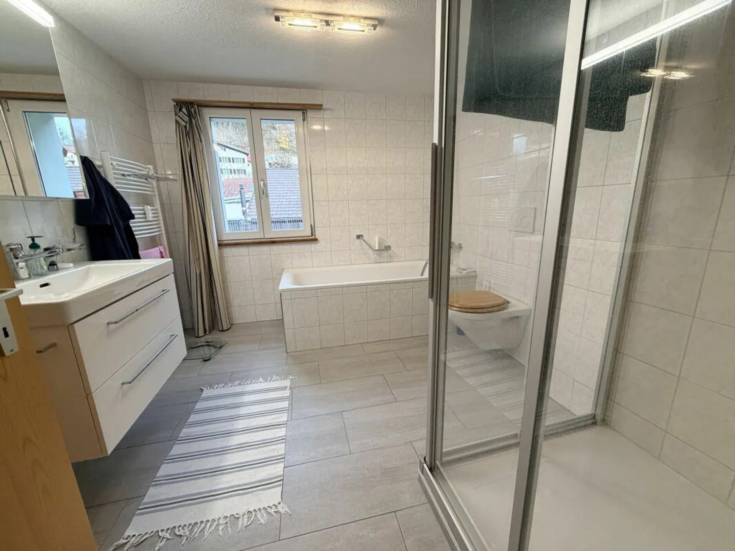 Versatile two-family house - One apartment ready to move in, one with a lot of potential - Photo 5 of 16