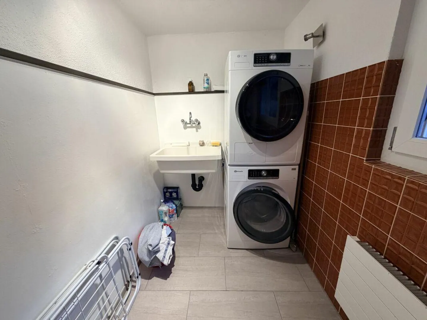 Versatile two-family house - One apartment ready to move in, one with a lot of potential - Photo 6 of 16