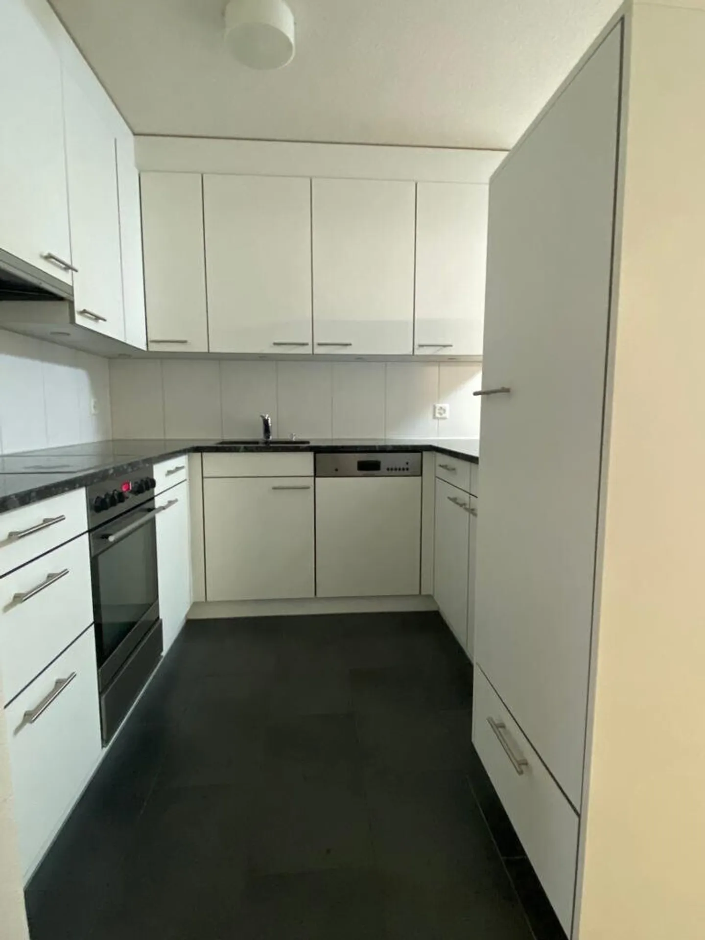 Charmante 3-Zimmerwohnung mit sonnigem Balkon in Ittigen - Foto 2 di 7