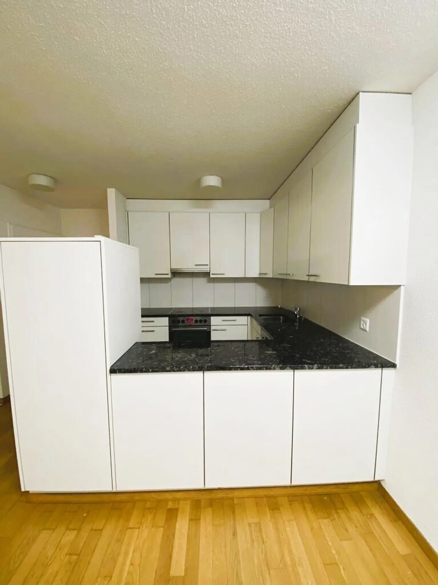 Charmante 3-Zimmerwohnung mit sonnigem Balkon in Ittigen - Foto 3 di 7