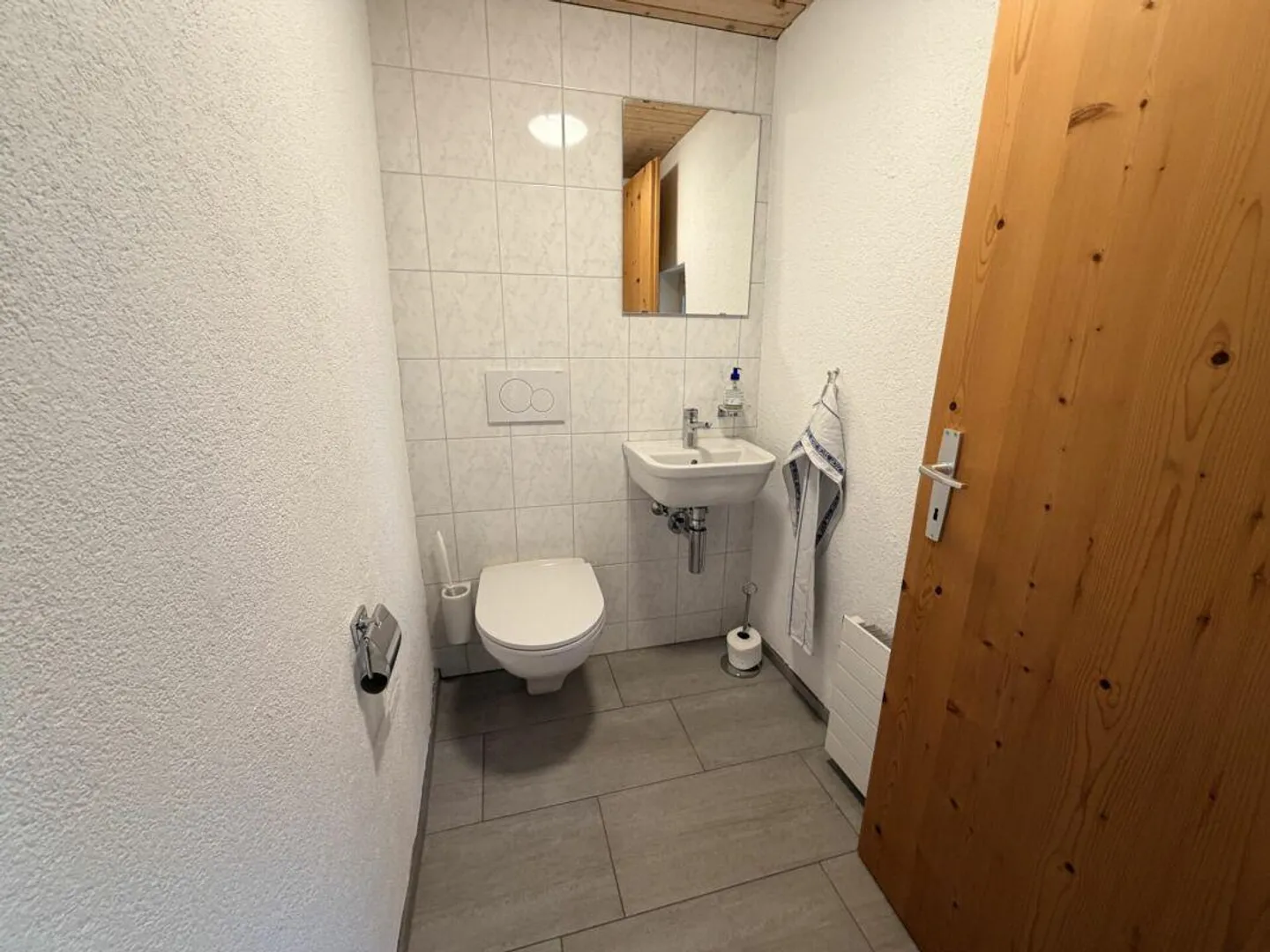 Versatile two-family house - One apartment ready to move in, one with a lot of potential - Photo 8 of 16