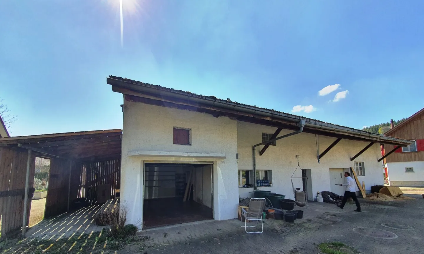 Propriété individuelle avec 7 1/2 pièces d'habitation et grande partie utilitaire avec jardin - Photo 5 sur 14