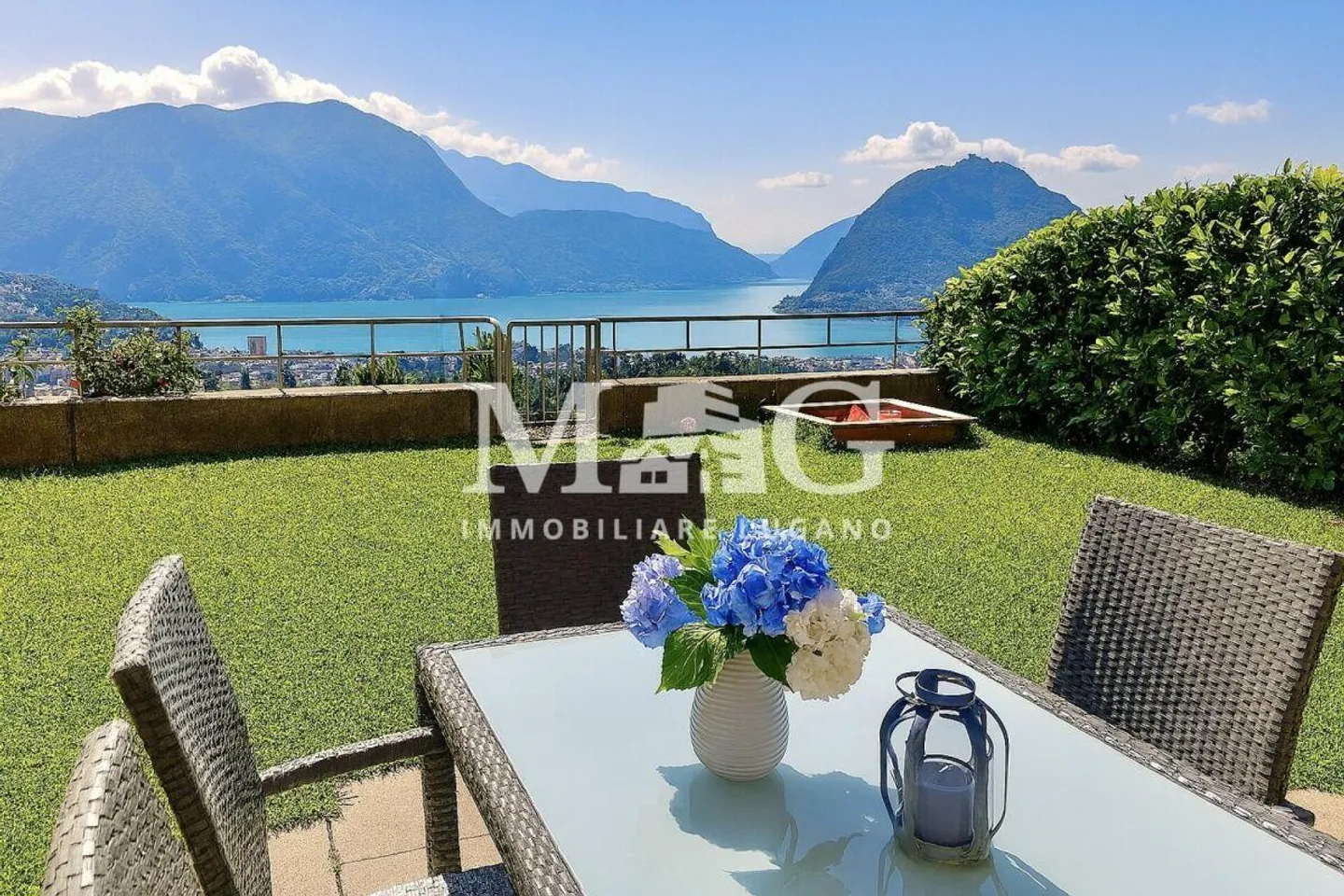 Lugano - Villa with private garden, portico and panoramic lake view - Photo 1 of 17