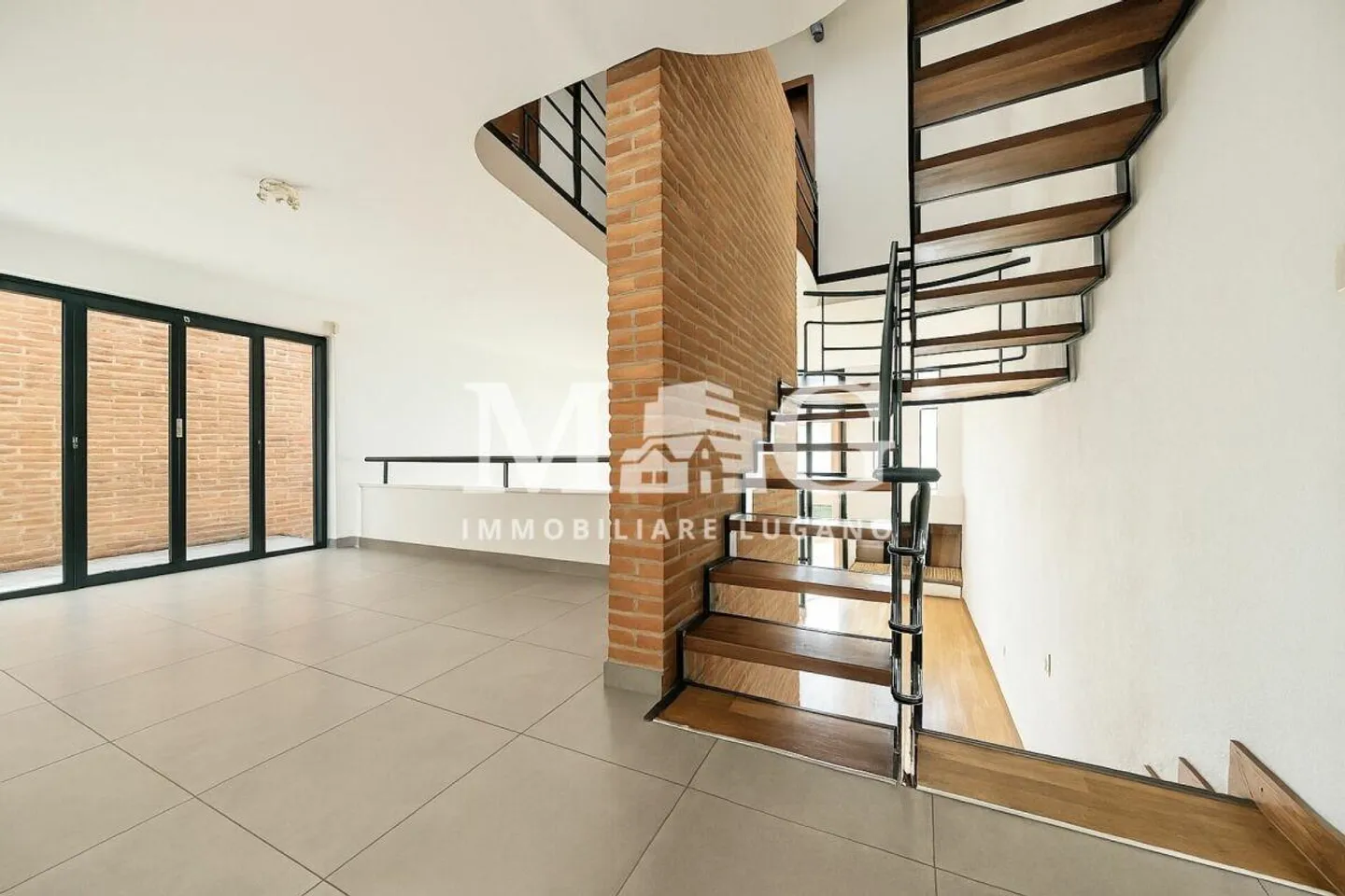 Lugano - Villa with private garden, portico and panoramic lake view - Photo 10 of 17