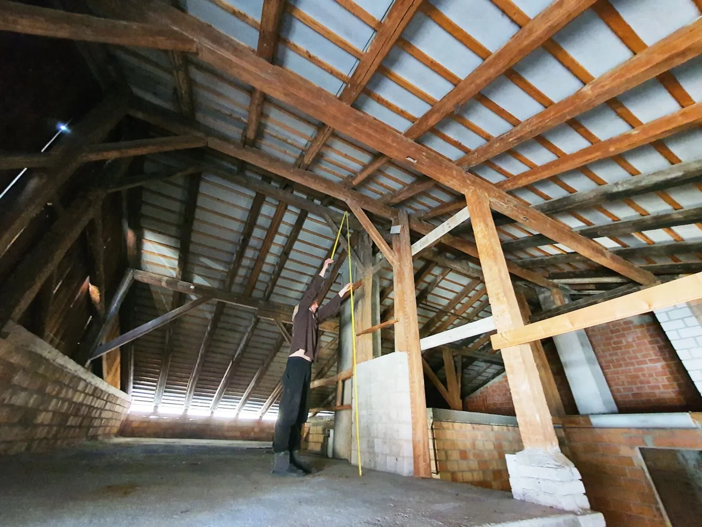 Propriété individuelle avec 7 1/2 pièces d'habitation et grande partie utilitaire avec jardin - Photo 13 sur 14