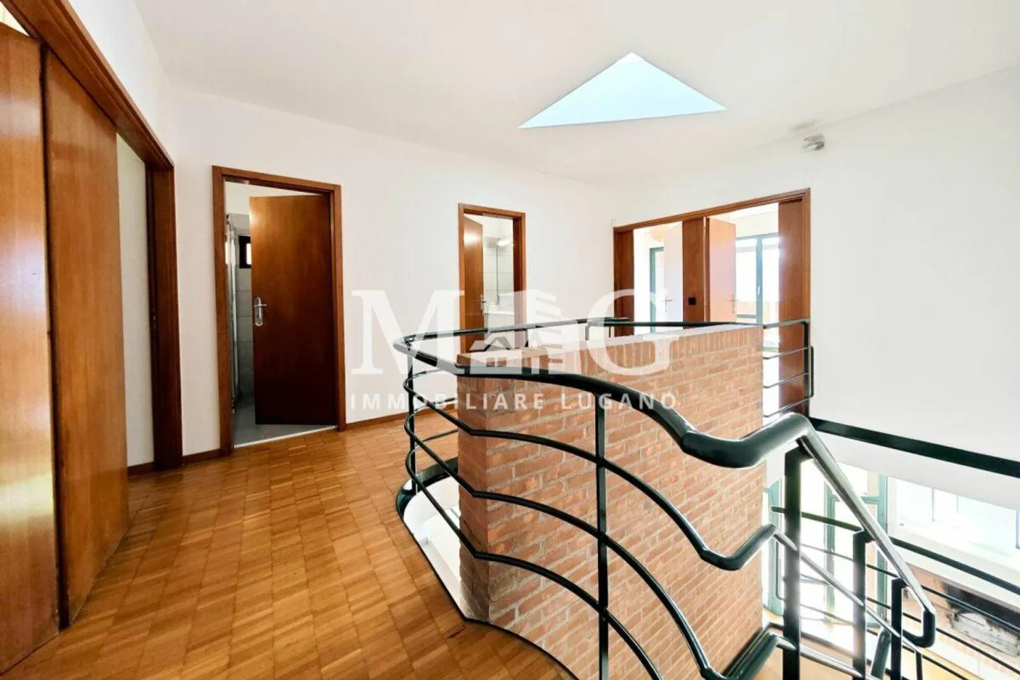 Lugano - Villa with private garden, portico and panoramic lake view - Photo 13 of 17